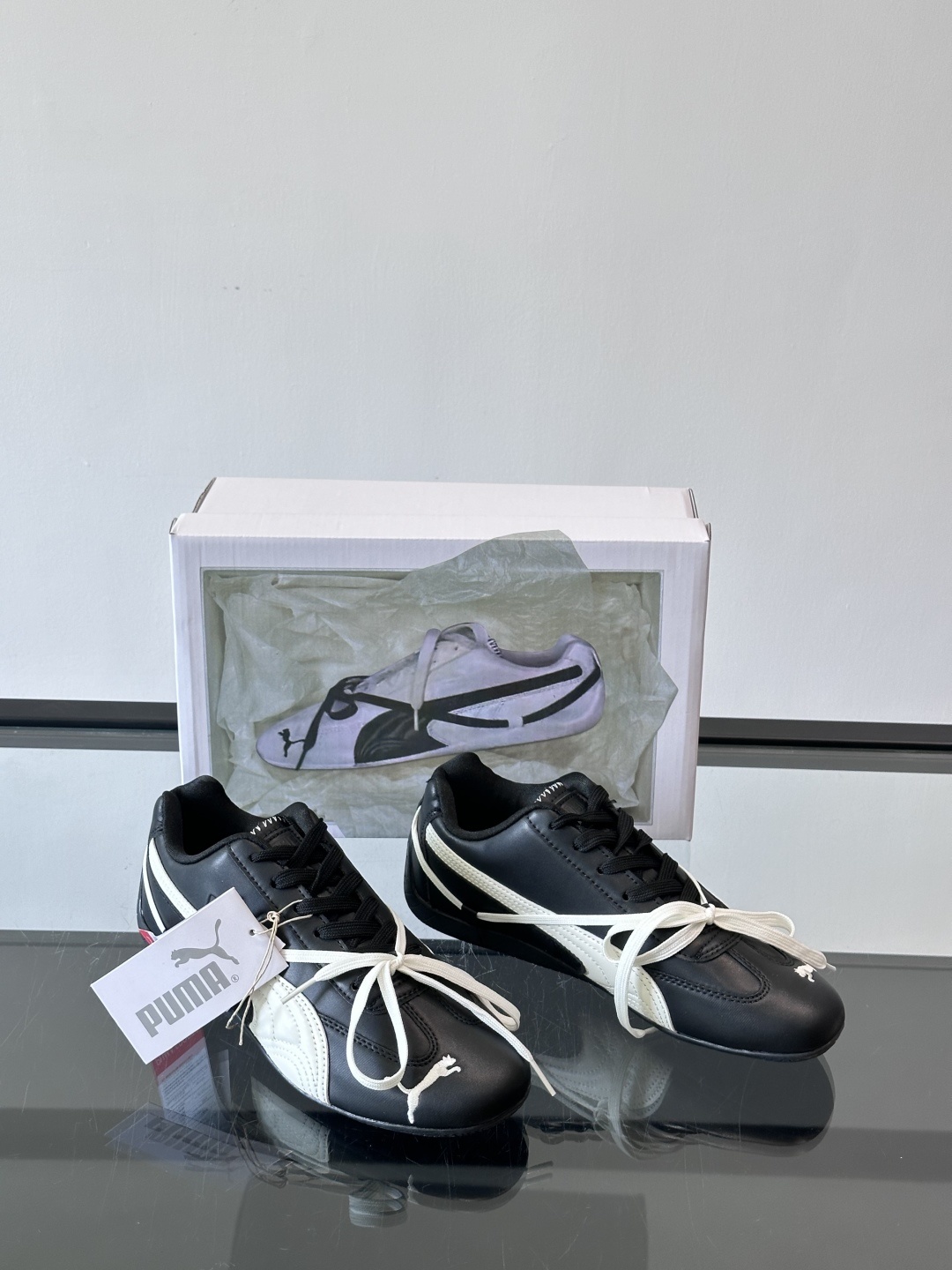 PUMA x ROSÉ 自成风格赛车鞋👟上身了PUMA x ROSÉ SPEEDCAT融入了ROSÉ亲自