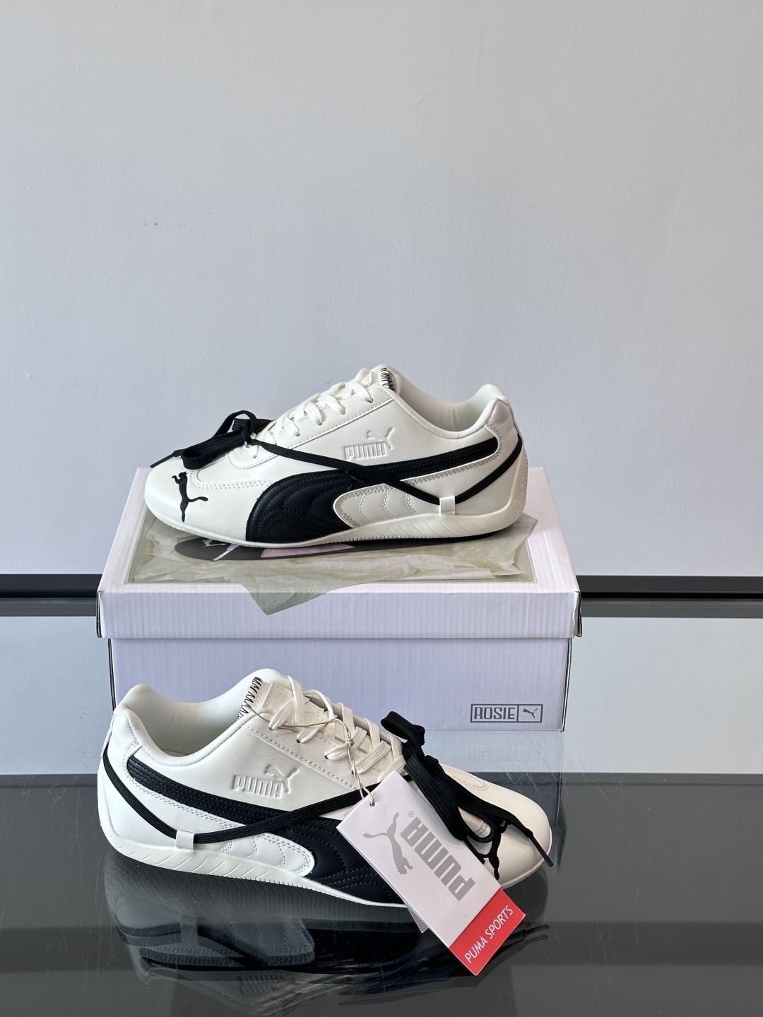 PUMA x ROSÉ 自成风格赛车鞋👟上身了PUMA x ROSÉ SPEEDCAT融入了ROSÉ亲自