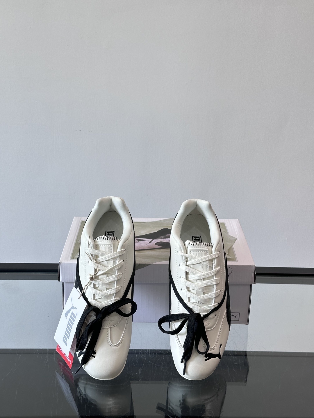 PUMA x ROSÉ 自成风格赛车鞋👟上身了PUMA x ROSÉ SPEEDCAT融入了ROSÉ亲自
