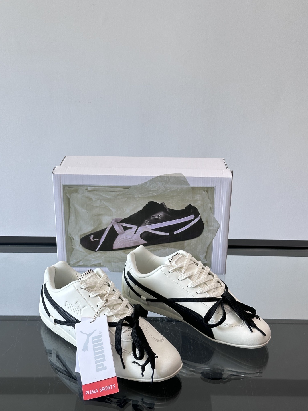 PUMA x ROSÉ 自成风格赛车鞋👟上身了PUMA x ROSÉ SPEEDCAT融入了ROSÉ亲自