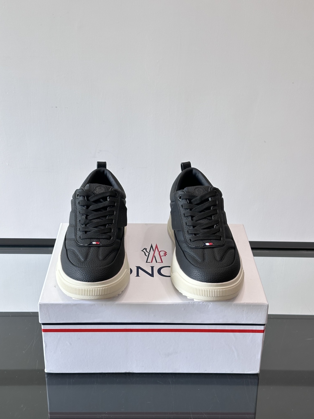 Moncler板鞋 FW25新款休闲运动鞋👟低饱和色系+利落板鞋型，不管是配运动裤走松弛感，还是搭牛仔裤