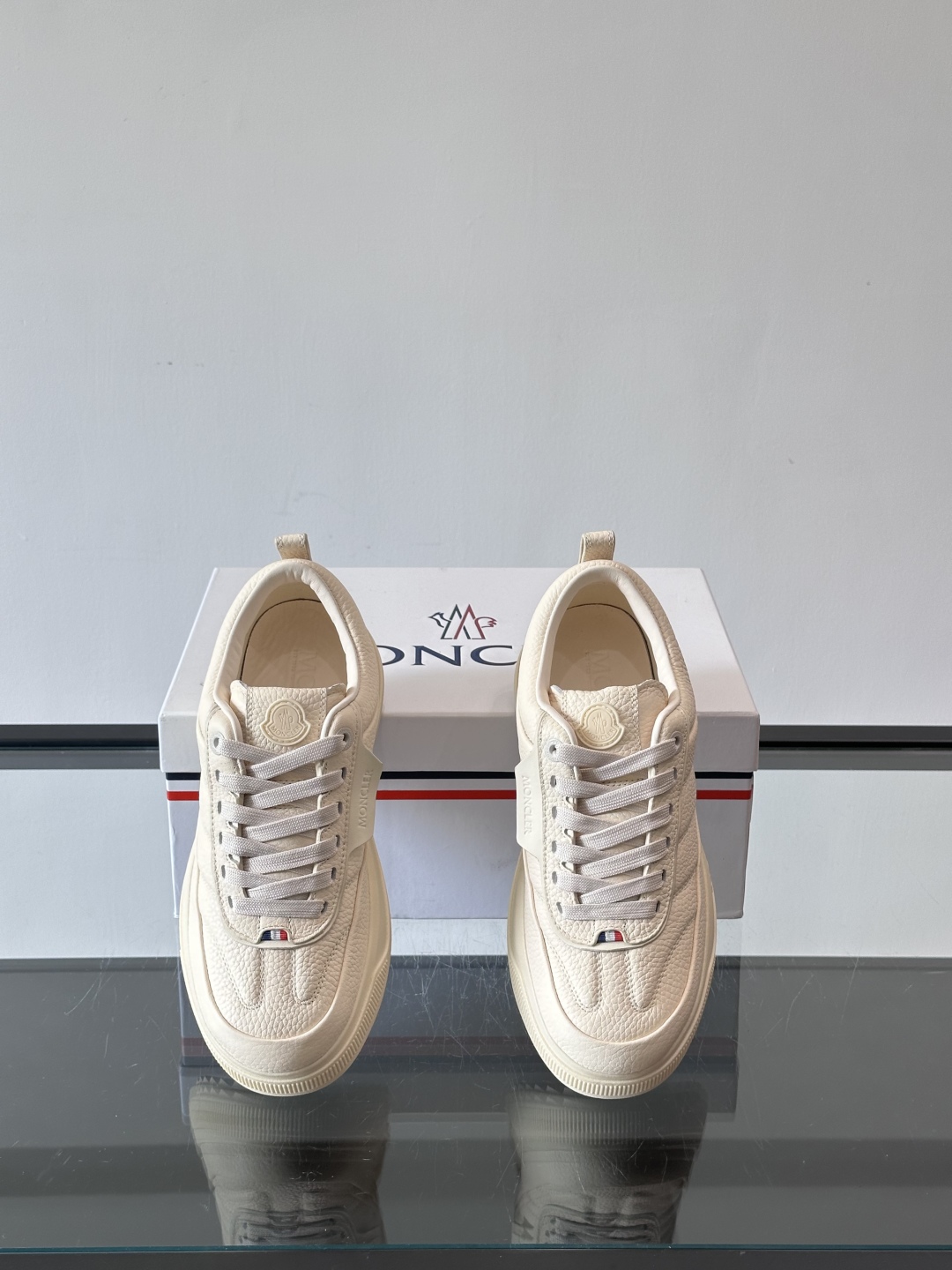 Moncler板鞋 FW25新款休闲运动鞋👟低饱和色系+利落板鞋型，不管是配运动裤走松弛感，还是搭牛仔裤