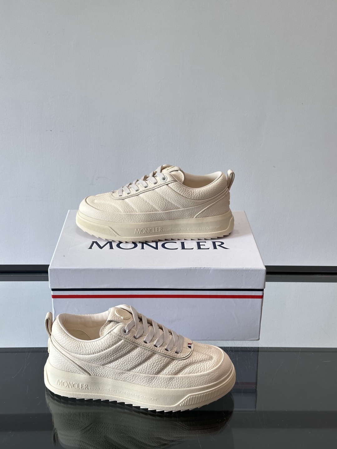 Moncler板鞋 FW25新款休闲运动鞋👟低饱和色系+利落板鞋型，不管是配运动裤走松弛感，还是搭牛仔裤