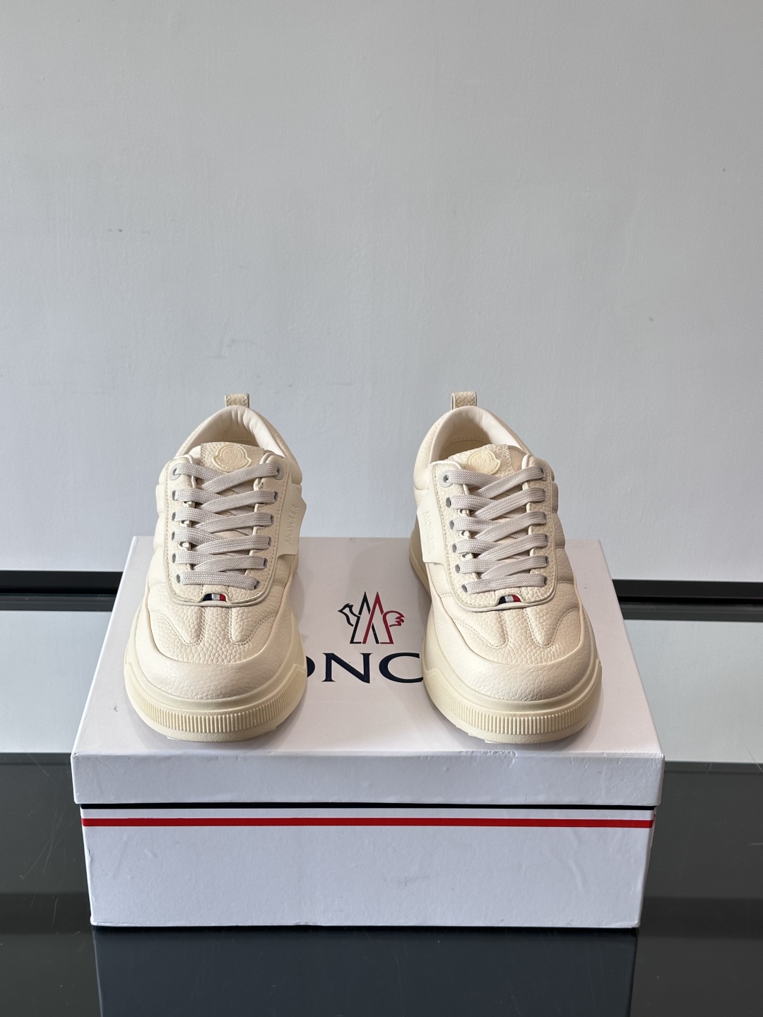 Moncler板鞋 FW25新款休闲运动鞋👟低饱和色系+利落板鞋型，不管是配运动裤走松弛感，还是搭牛仔裤