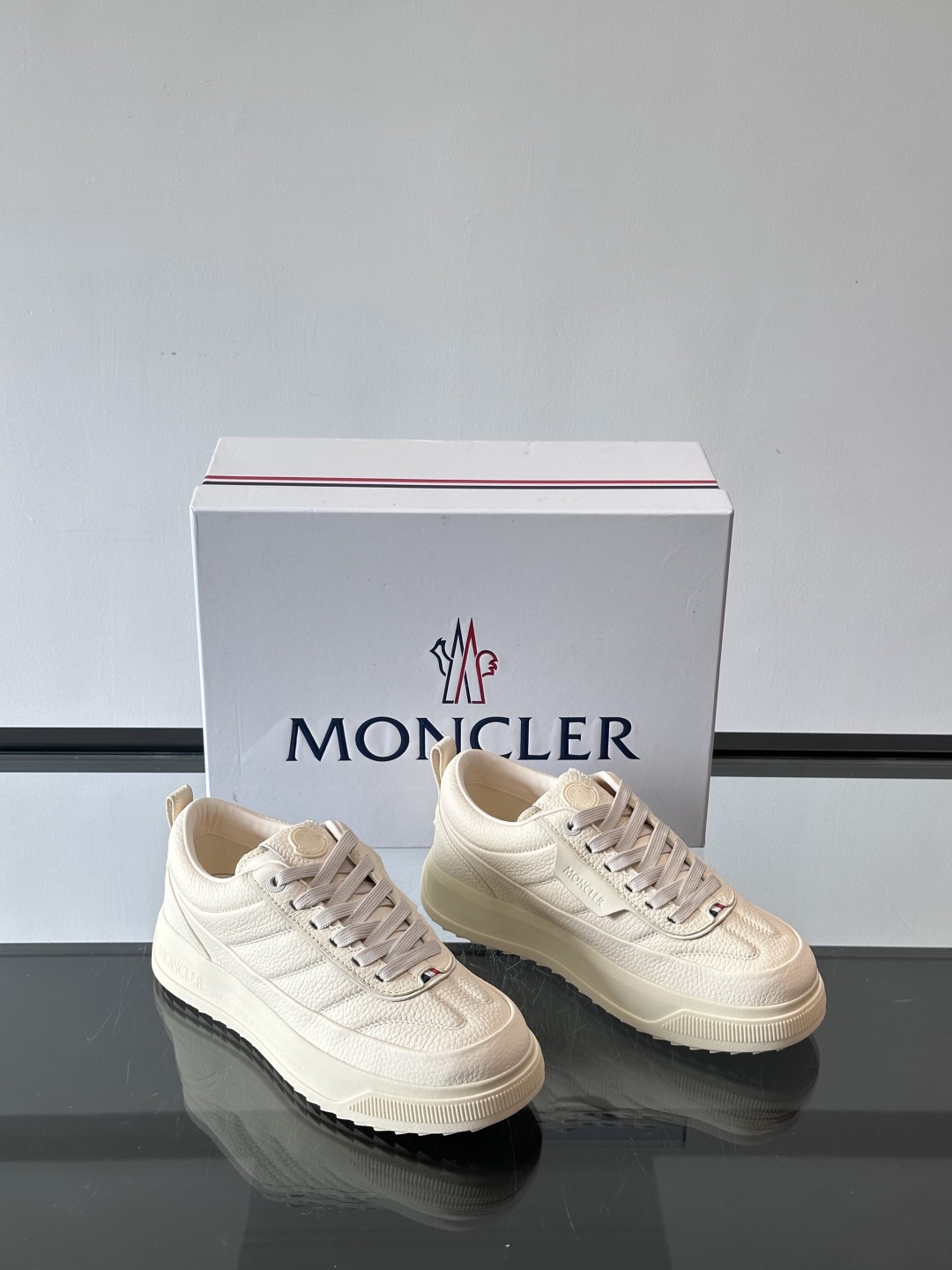 Moncler板鞋 FW25新款休闲运动鞋👟低饱和色系+利落板鞋型，不管是配运动裤走松弛感，还是搭牛仔裤