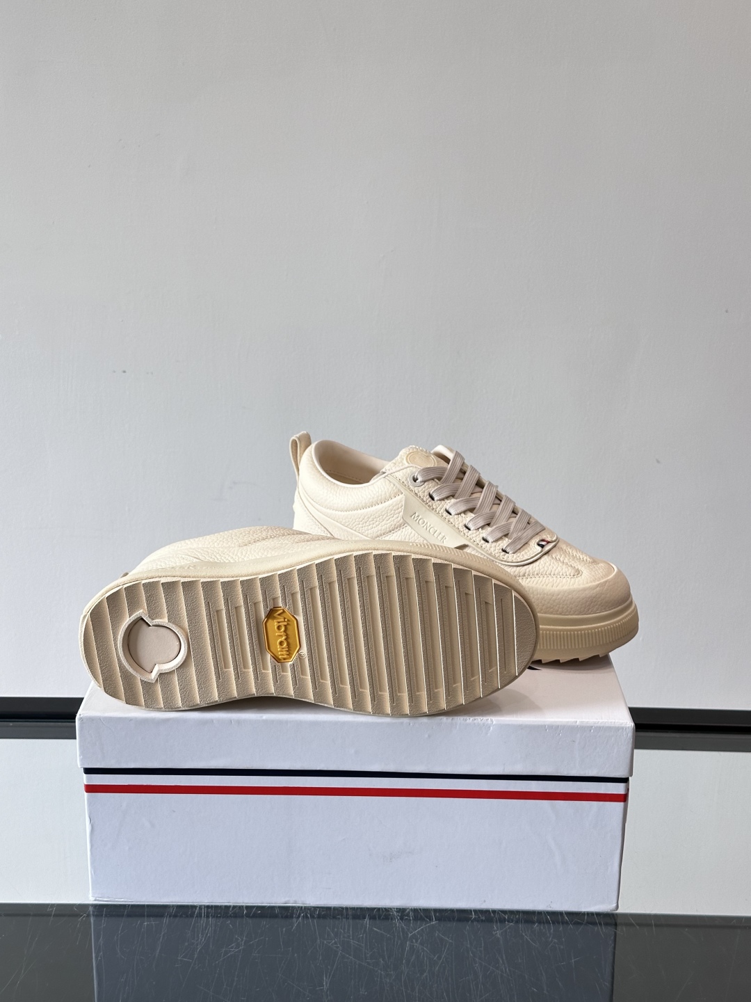 Moncler板鞋 FW25新款休闲运动鞋👟低饱和色系+利落板鞋型，不管是配运动裤走松弛感，还是搭牛仔裤