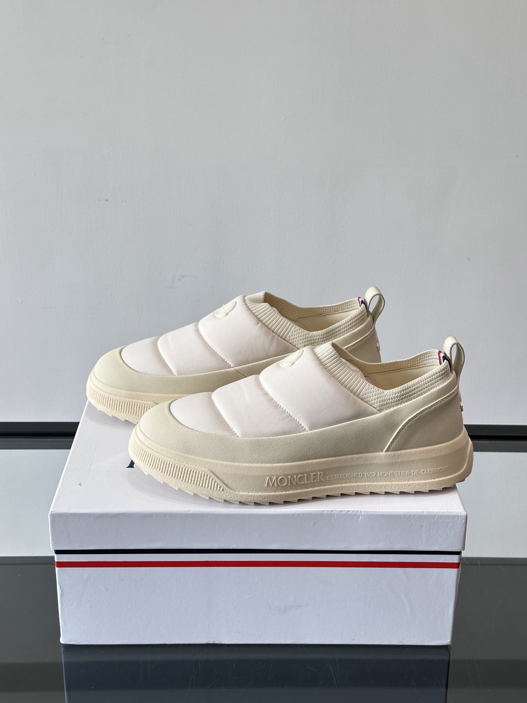 Moncler板鞋 FW25新款休闲运动鞋👟低饱和色系+利落板鞋型，不管是配运动裤走松弛感，还是搭牛仔裤