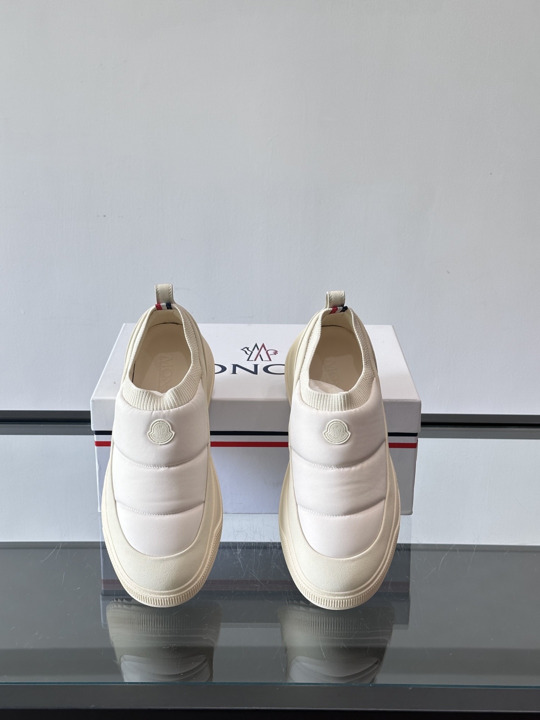 Moncler板鞋 FW25新款休闲运动鞋👟低饱和色系+利落板鞋型，不管是配运动裤走松弛感，还是搭牛仔裤