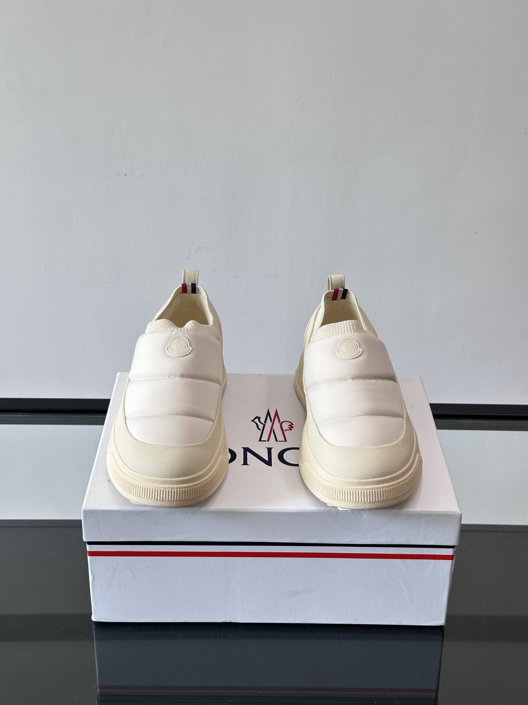 Moncler板鞋 FW25新款休闲运动鞋👟低饱和色系+利落板鞋型，不管是配运动裤走松弛感，还是搭牛仔裤