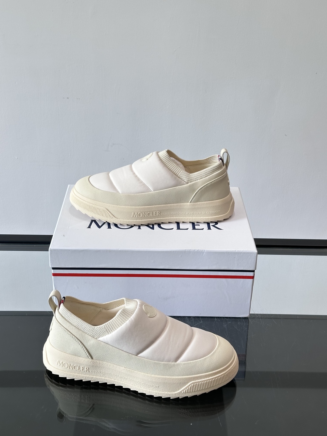 Moncler板鞋 FW25新款休闲运动鞋👟低饱和色系+利落板鞋型，不管是配运动裤走松弛感，还是搭牛仔裤