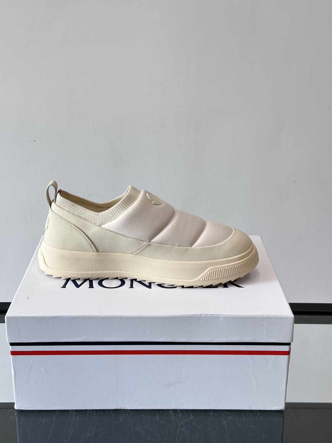 Moncler板鞋 FW25新款休闲运动鞋👟低饱和色系+利落板鞋型，不管是配运动裤走松弛感，还是搭牛仔裤