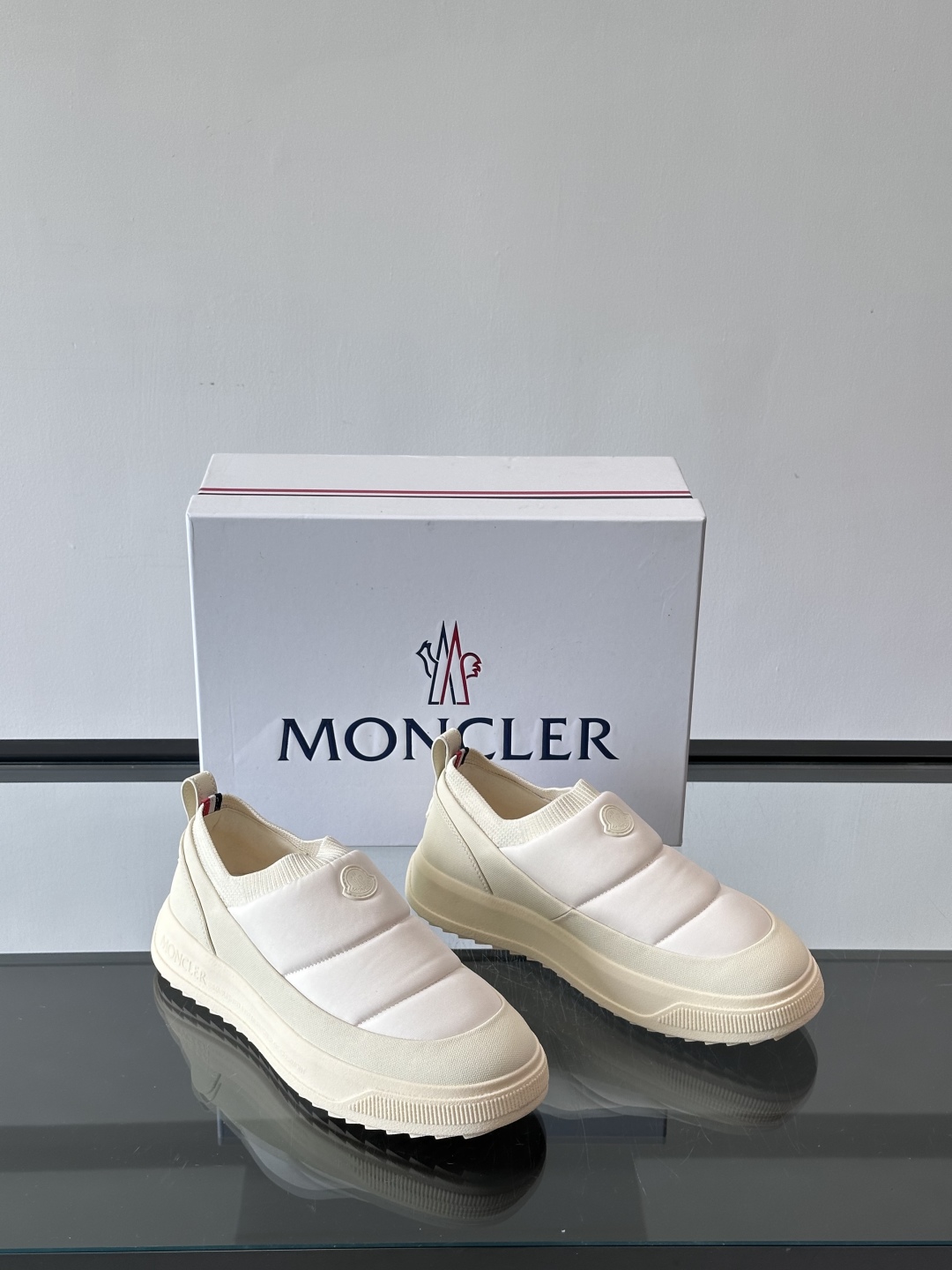 Moncler板鞋 FW25新款休闲运动鞋👟低饱和色系+利落板鞋型，不管是配运动裤走松弛感，还是搭牛仔裤