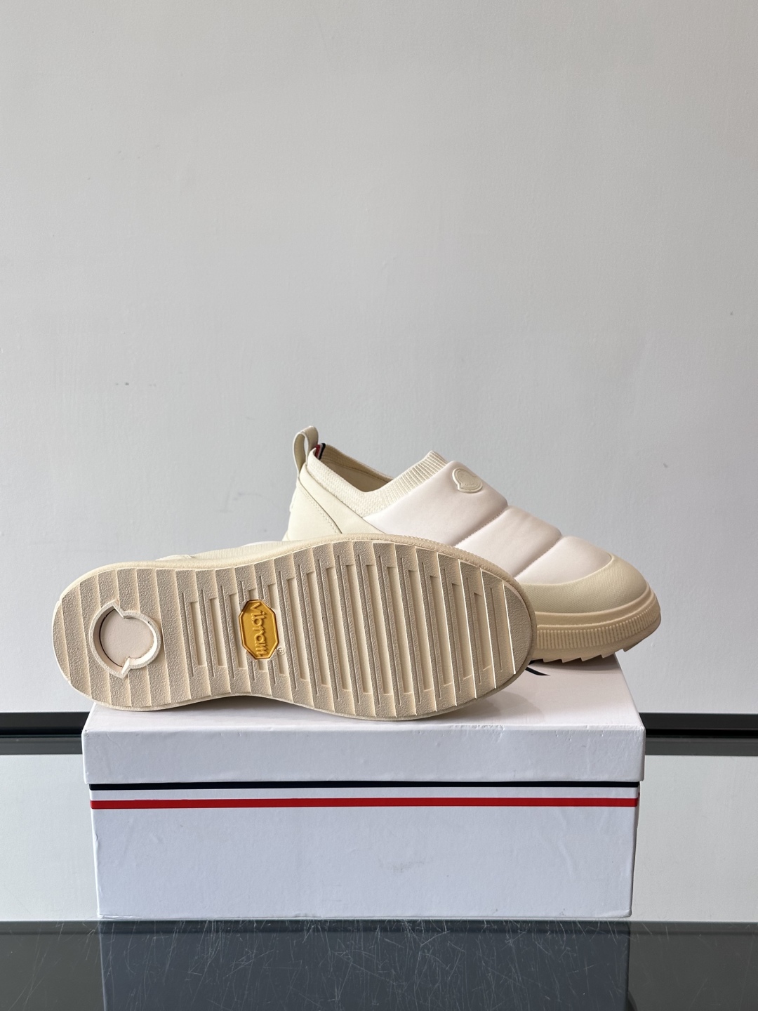 Moncler板鞋 FW25新款休闲运动鞋👟低饱和色系+利落板鞋型，不管是配运动裤走松弛感，还是搭牛仔裤