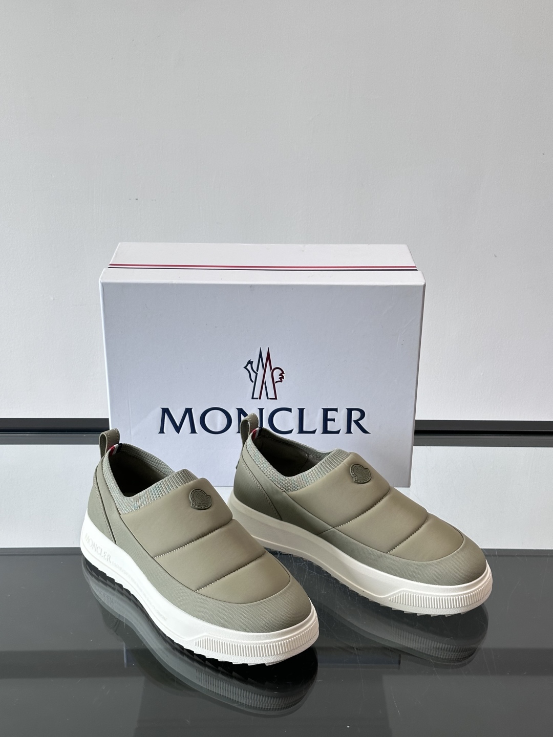 Moncler板鞋 FW25新款休闲运动鞋👟低饱和色系+利落板鞋型，不管是配运动裤走松弛感，还是搭牛仔裤