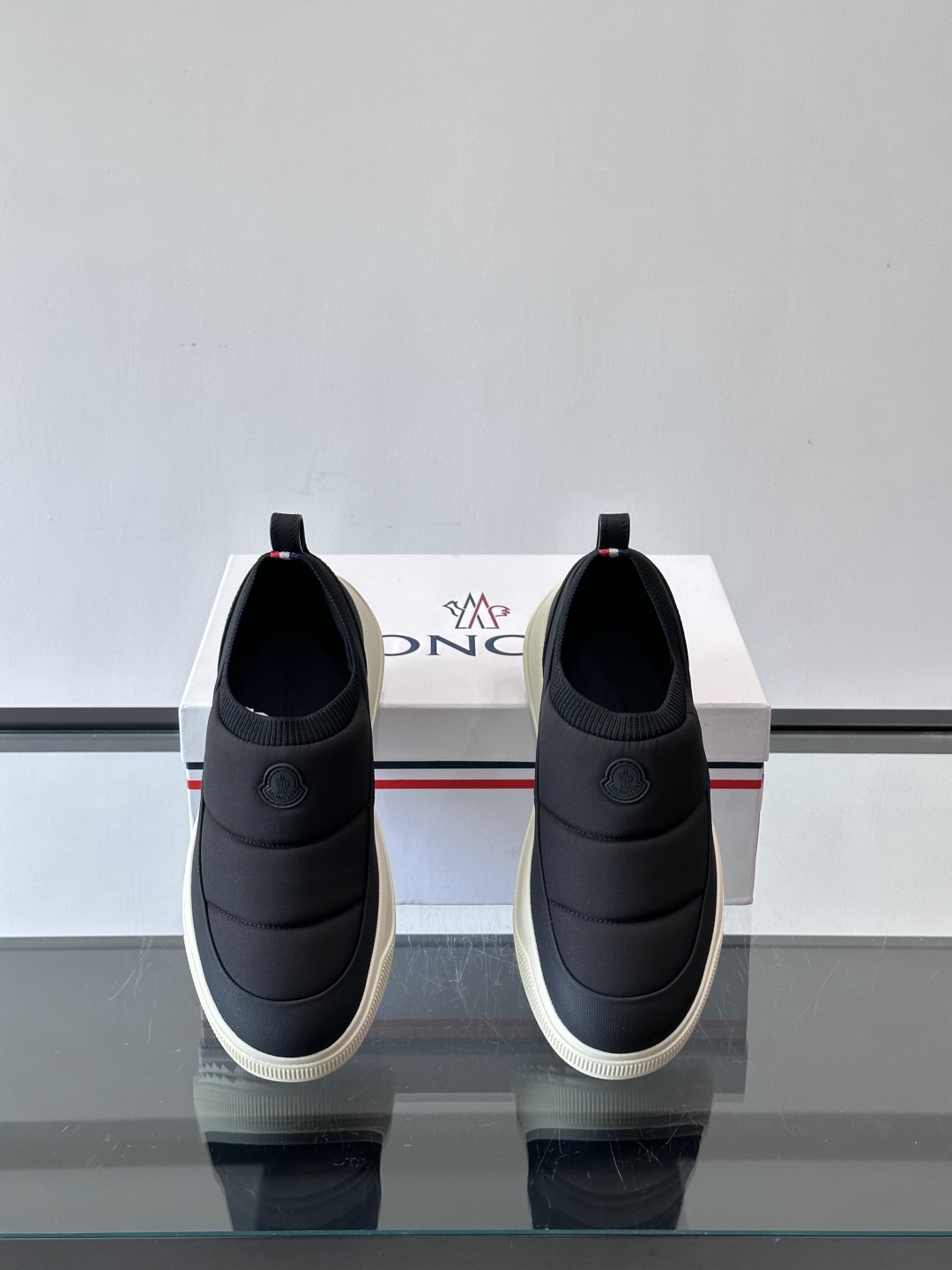 Moncler板鞋 FW25新款休闲运动鞋👟低饱和色系+利落板鞋型，不管是配运动裤走松弛感，还是搭牛仔裤