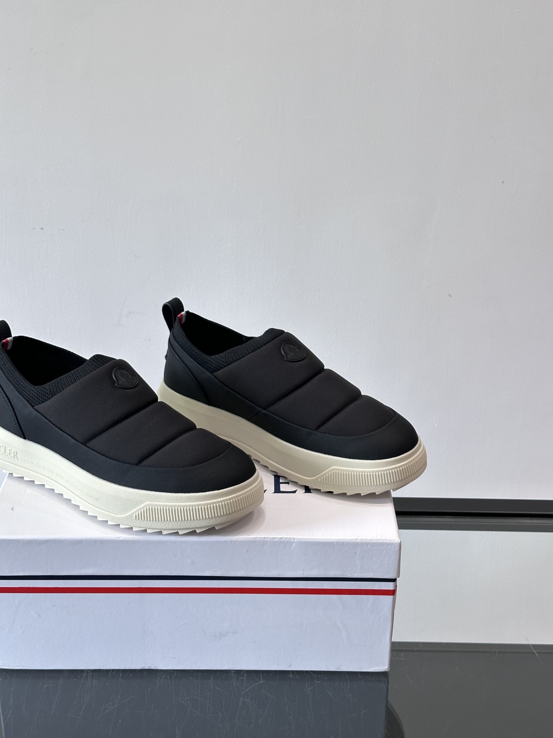 Moncler板鞋 FW25新款休闲运动鞋👟低饱和色系+利落板鞋型，不管是配运动裤走松弛感，还是搭牛仔裤