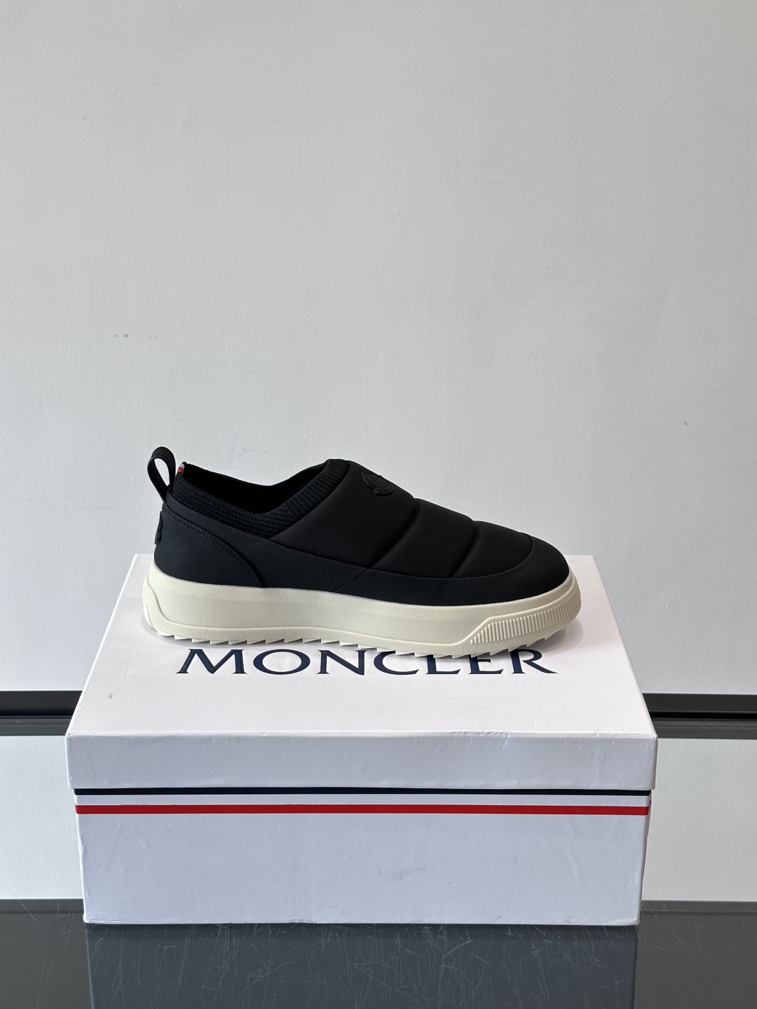 Moncler板鞋 FW25新款休闲运动鞋👟低饱和色系+利落板鞋型，不管是配运动裤走松弛感，还是搭牛仔裤