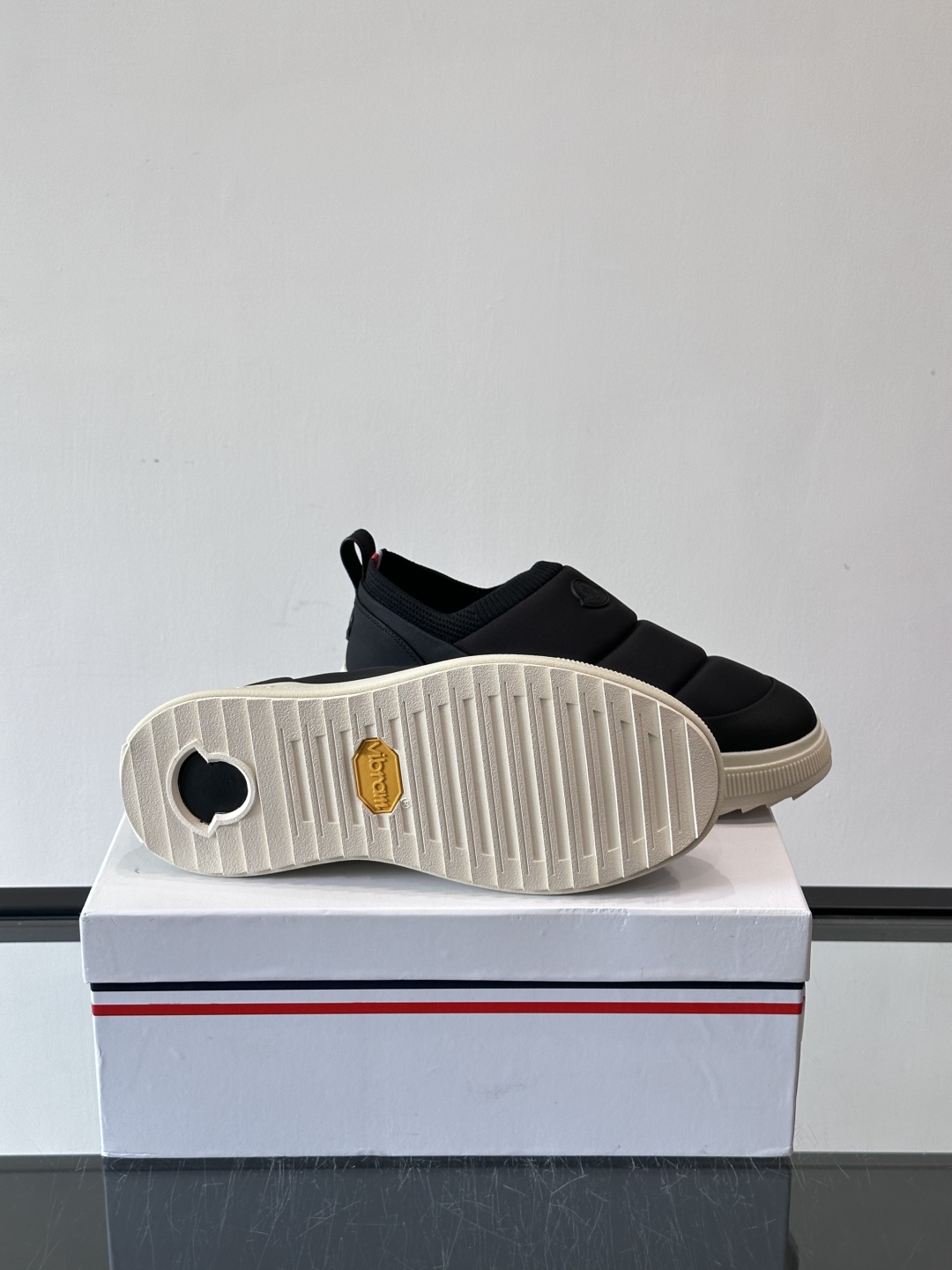 Moncler板鞋 FW25新款休闲运动鞋👟低饱和色系+利落板鞋型，不管是配运动裤走松弛感，还是搭牛仔裤
