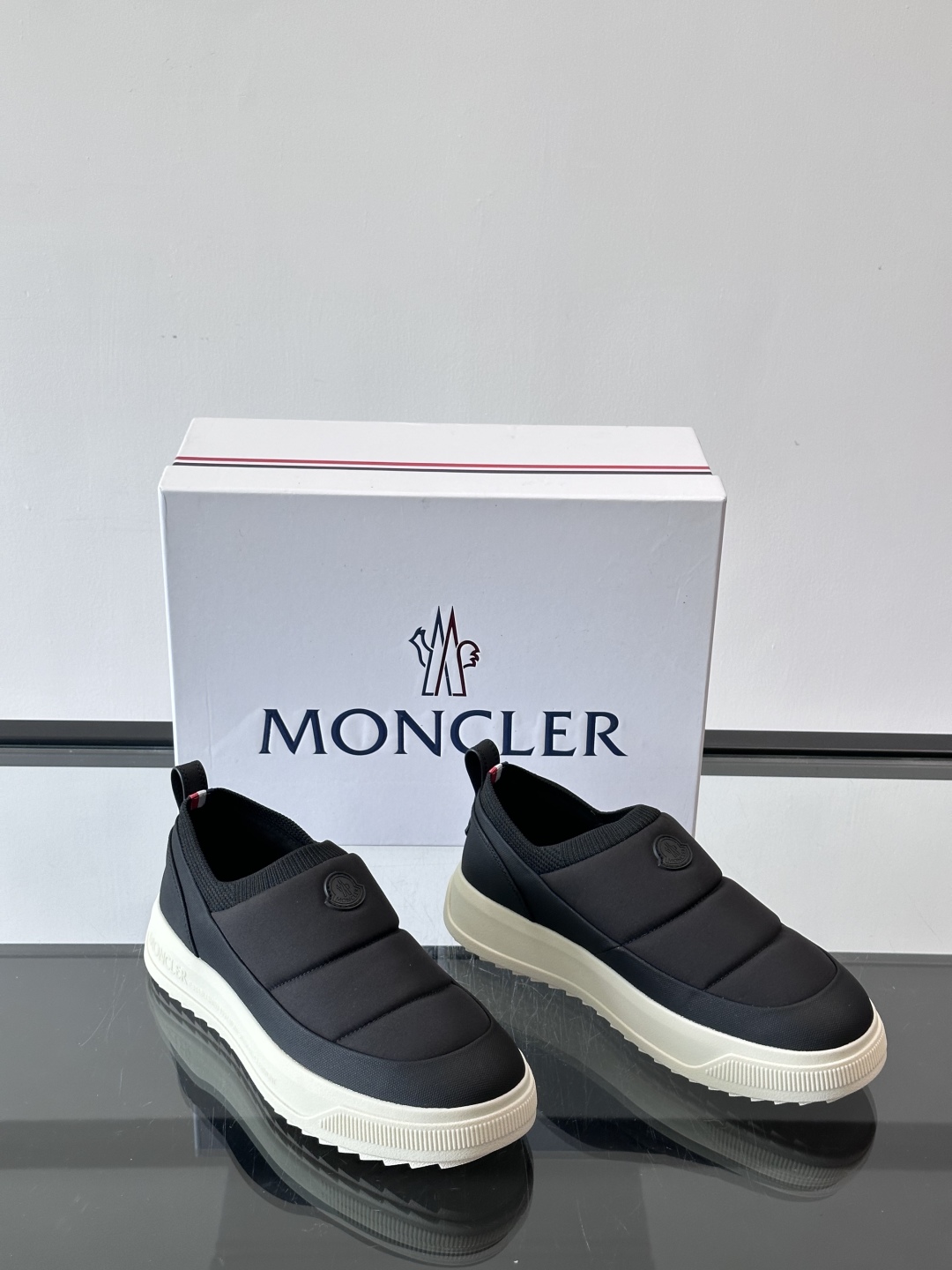 Moncler板鞋 FW25新款休闲运动鞋👟低饱和色系+利落板鞋型，不管是配运动裤走松弛感，还是搭牛仔裤