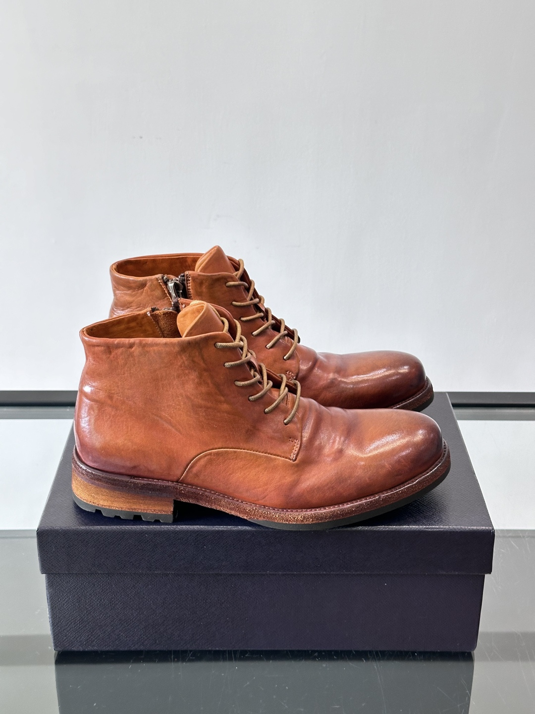 Prad* 男士水洗马皮🐎手工靴子🥾，猛货！水洗真皮夹层中底搭配橡胶外底皮鞋，款式新颖时尚，繁复鞋面里外