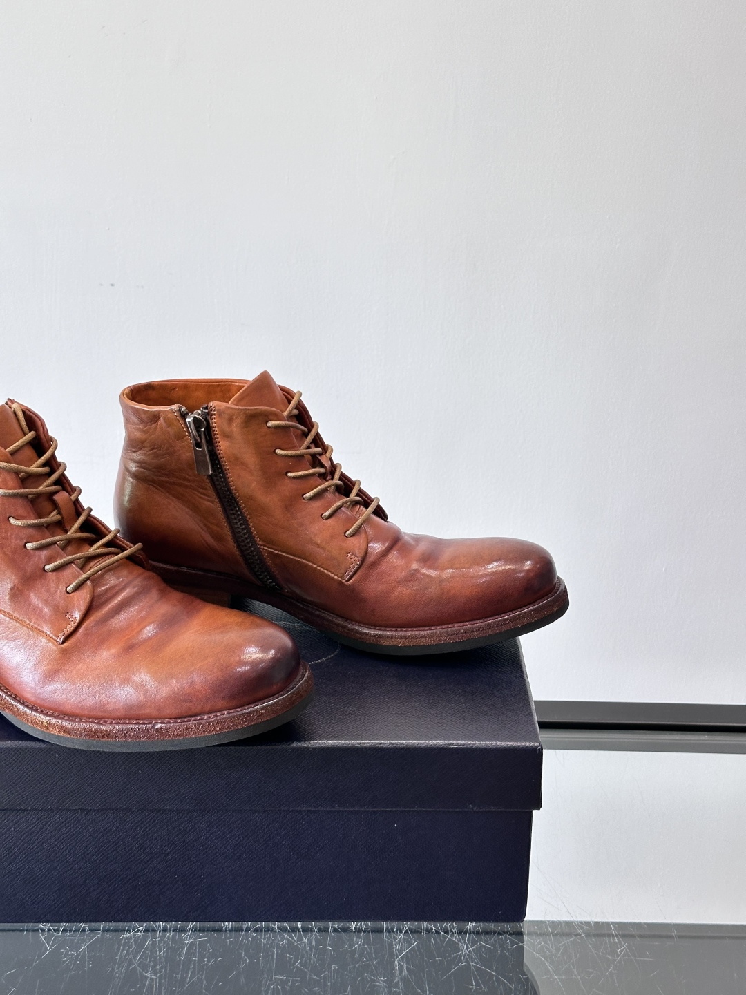 Prad* 男士水洗马皮🐎手工靴子🥾，猛货！水洗真皮夹层中底搭配橡胶外底皮鞋，款式新颖时尚，繁复鞋面里外