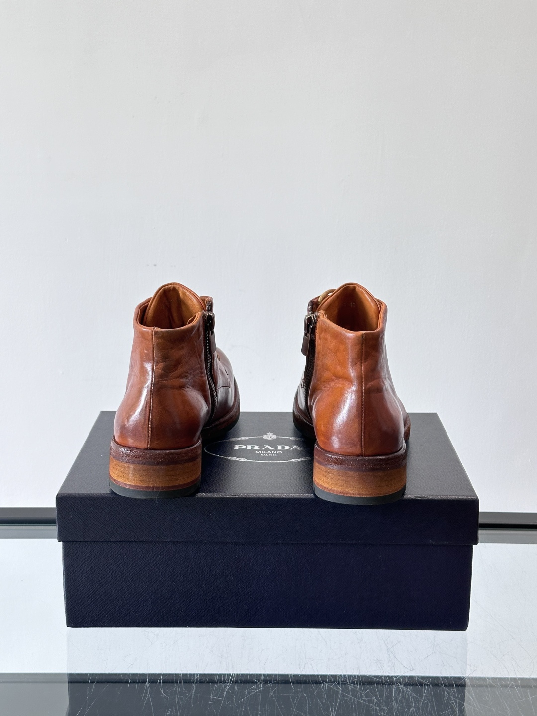 Prad* 男士水洗马皮🐎手工靴子🥾，猛货！水洗真皮夹层中底搭配橡胶外底皮鞋，款式新颖时尚，繁复鞋面里外