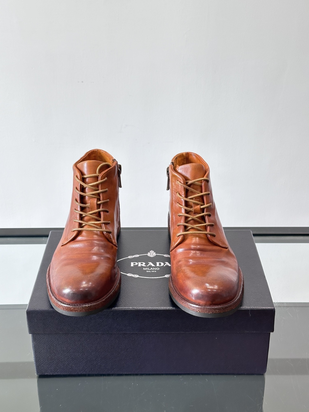 Prad* 男士水洗马皮🐎手工靴子🥾，猛货！水洗真皮夹层中底搭配橡胶外底皮鞋，款式新颖时尚，繁复鞋面里外