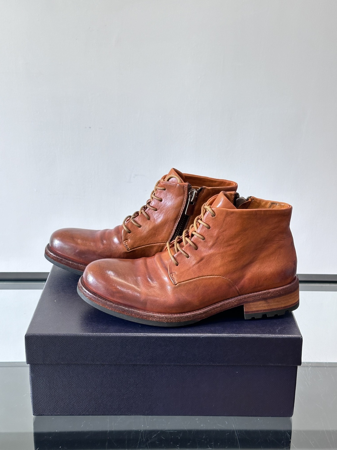 Prad* 男士水洗马皮🐎手工靴子🥾，猛货！水洗真皮夹层中底搭配橡胶外底皮鞋，款式新颖时尚，繁复鞋面里外