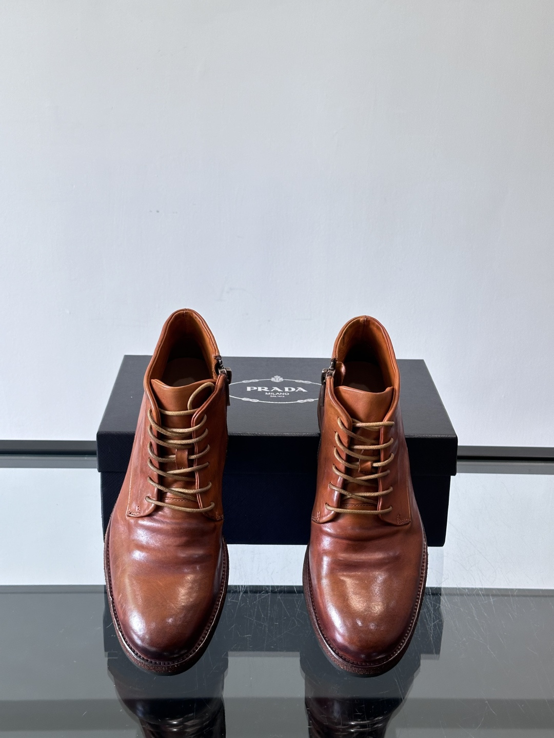 Prad* 男士水洗马皮🐎手工靴子🥾，猛货！水洗真皮夹层中底搭配橡胶外底皮鞋，款式新颖时尚，繁复鞋面里外