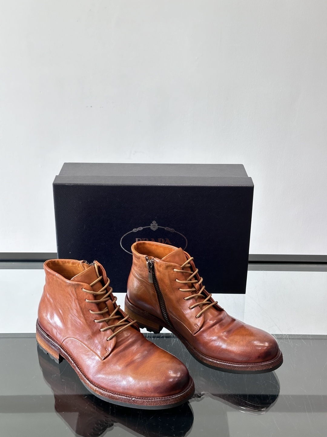 Prad* 男士水洗马皮🐎手工靴子🥾，猛货！水洗真皮夹层中底搭配橡胶外底皮鞋，款式新颖时尚，繁复鞋面里外