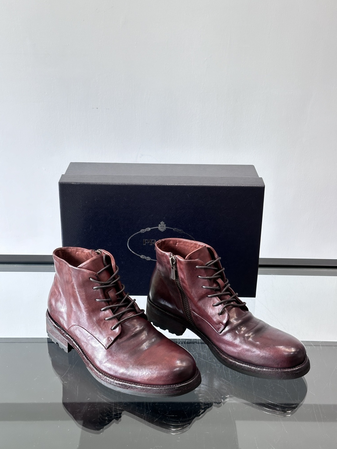 Prad* 男士水洗马皮🐎手工靴子🥾，猛货！水洗真皮夹层中底搭配橡胶外底皮鞋，款式新颖时尚，繁复鞋面里外