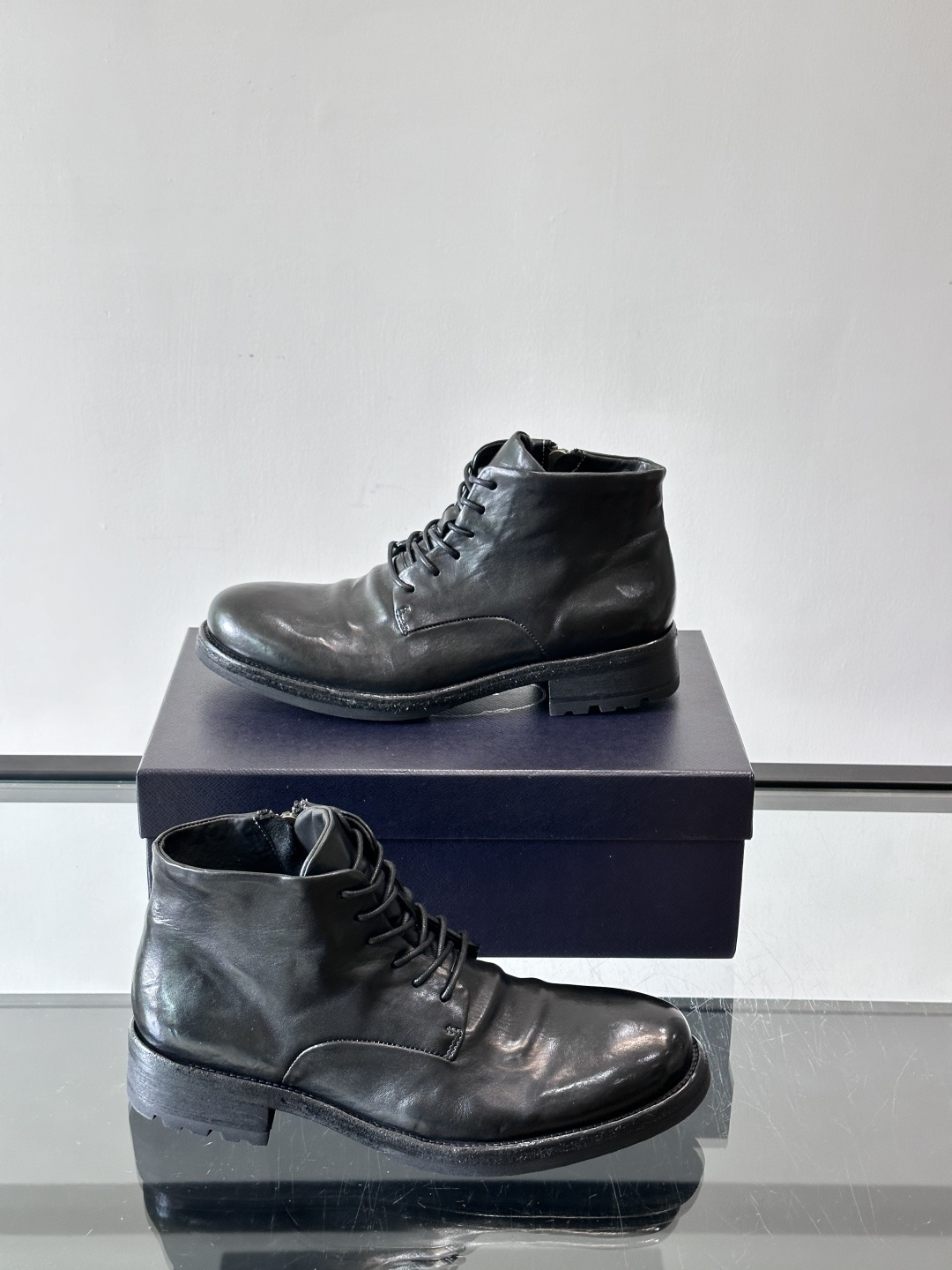 Prad* 男士水洗马皮🐎手工靴子🥾，猛货！水洗真皮夹层中底搭配橡胶外底皮鞋，款式新颖时尚，繁复鞋面里外