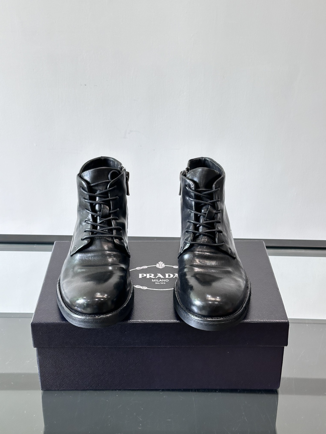 Prad* 男士水洗马皮🐎手工靴子🥾，猛货！水洗真皮夹层中底搭配橡胶外底皮鞋，款式新颖时尚，繁复鞋面里外