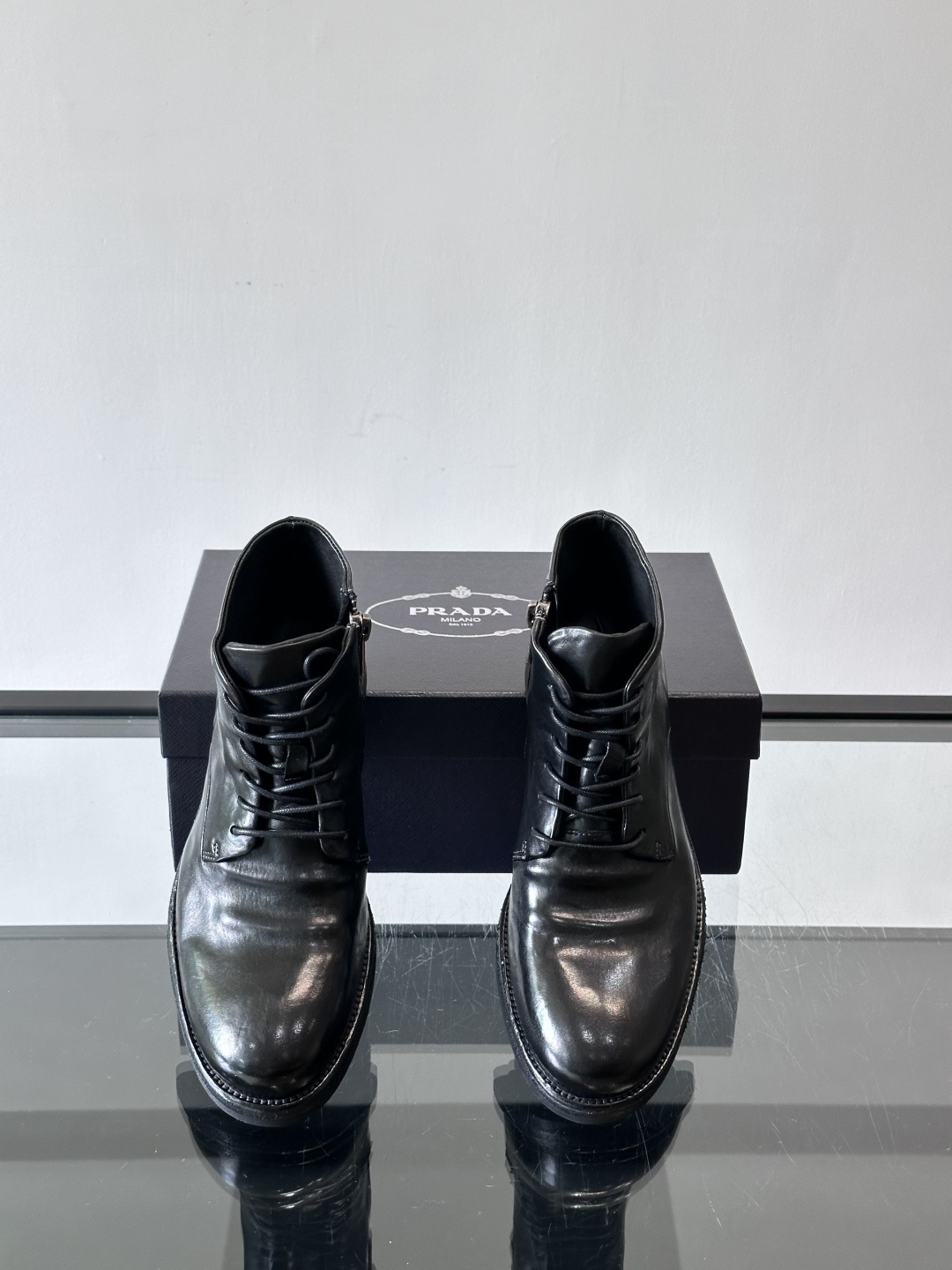 Prad* 男士水洗马皮🐎手工靴子🥾，猛货！水洗真皮夹层中底搭配橡胶外底皮鞋，款式新颖时尚，繁复鞋面里外