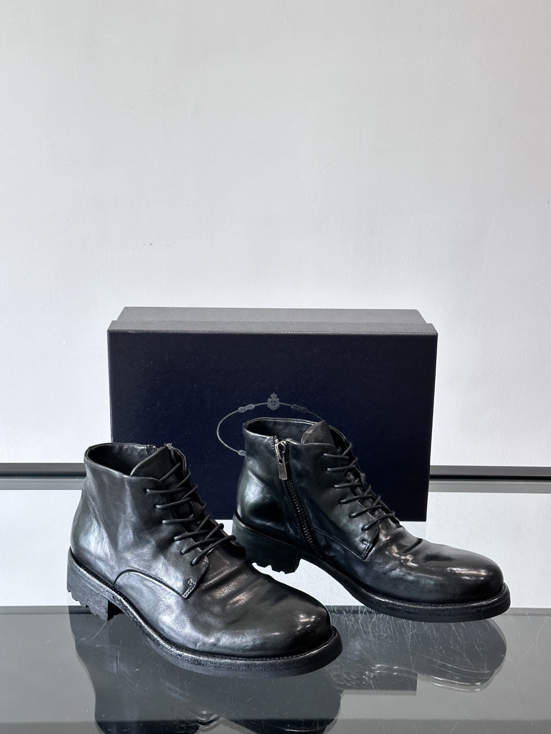Prad* 男士水洗马皮🐎手工靴子🥾，猛货！水洗真皮夹层中底搭配橡胶外底皮鞋，款式新颖时尚，繁复鞋面里外