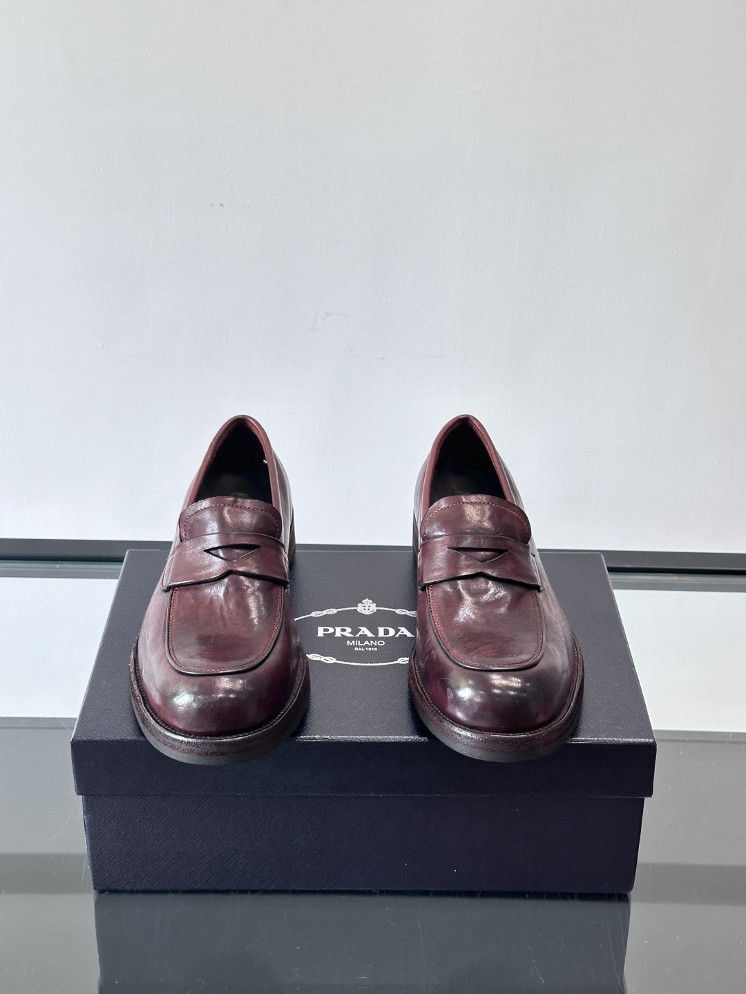 Prad* 男士水洗马皮🐎手工乐福鞋👞，猛货！水洗真皮夹层中底搭配橡胶外底皮鞋，款式新颖时尚，繁复鞋面里