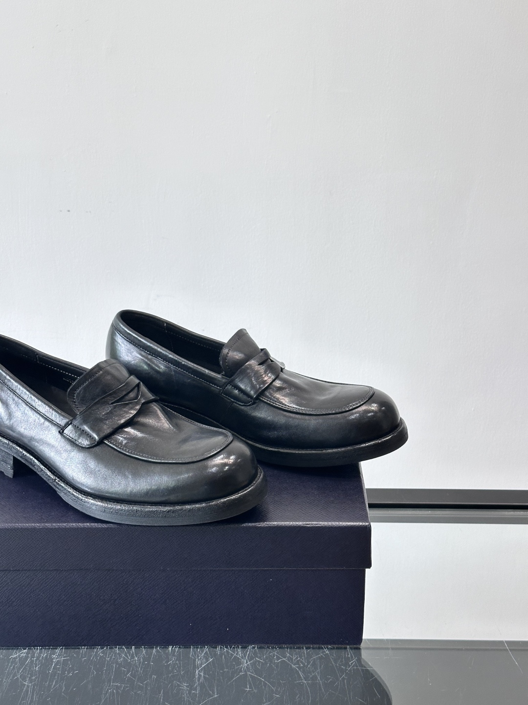 Prad* 男士水洗马皮🐎手工乐福鞋👞，猛货！水洗真皮夹层中底搭配橡胶外底皮鞋，款式新颖时尚，繁复鞋面里