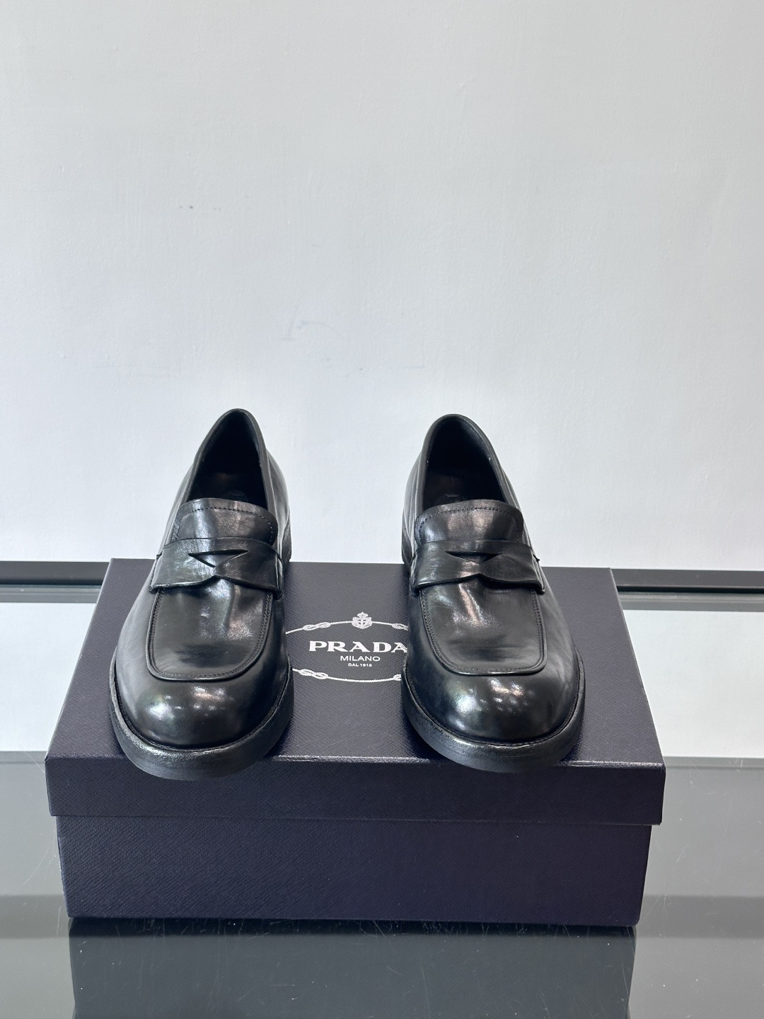 Prad* 男士水洗马皮🐎手工乐福鞋👞，猛货！水洗真皮夹层中底搭配橡胶外底皮鞋，款式新颖时尚，繁复鞋面里