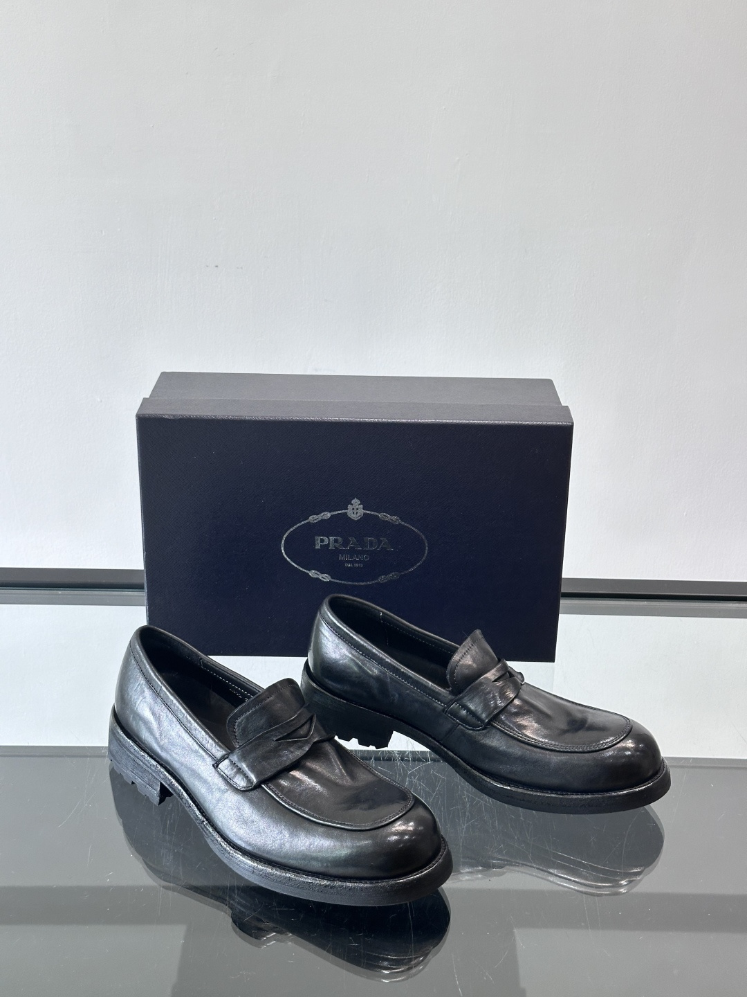 Prad* 男士水洗马皮🐎手工乐福鞋👞，猛货！水洗真皮夹层中底搭配橡胶外底皮鞋，款式新颖时尚，繁复鞋面里
