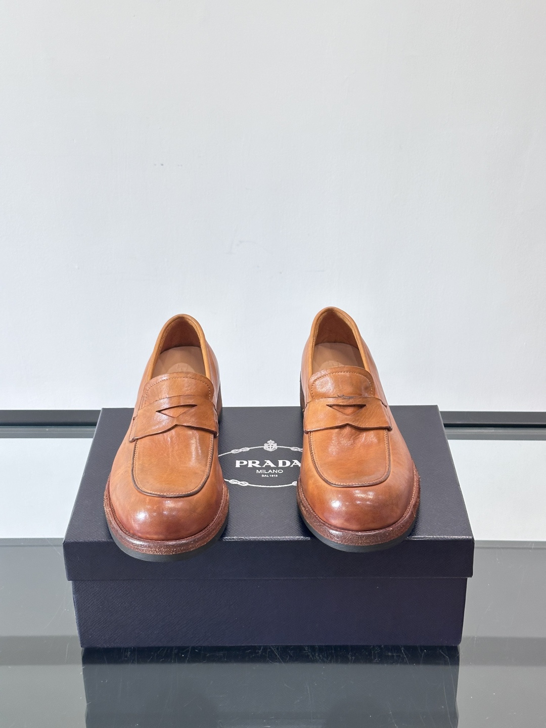 Prad* 男士水洗马皮🐎手工乐福鞋👞，猛货！水洗真皮夹层中底搭配橡胶外底皮鞋，款式新颖时尚，繁复鞋面里