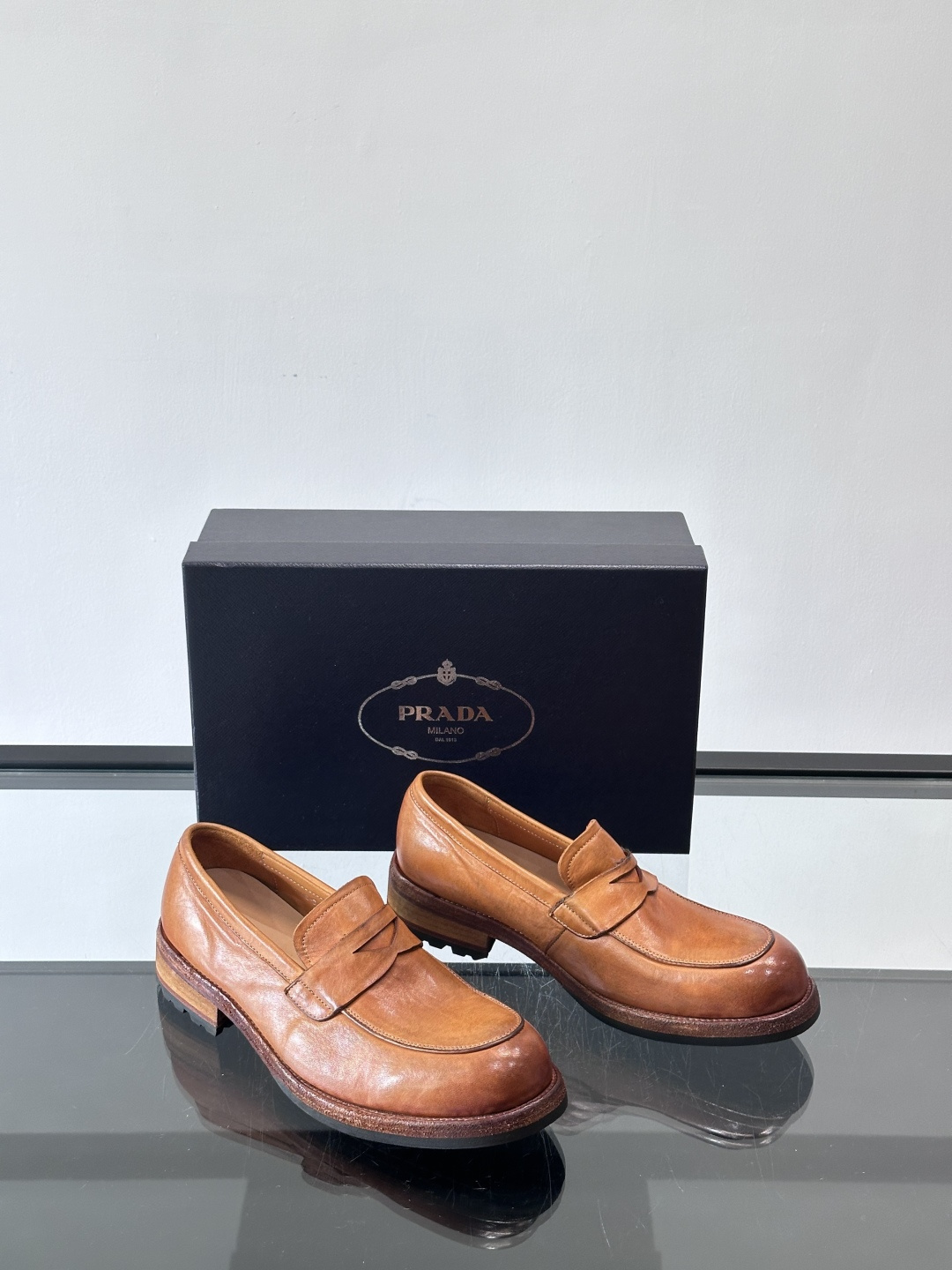 Prad* 男士水洗马皮🐎手工乐福鞋👞，猛货！水洗真皮夹层中底搭配橡胶外底皮鞋，款式新颖时尚，繁复鞋面里