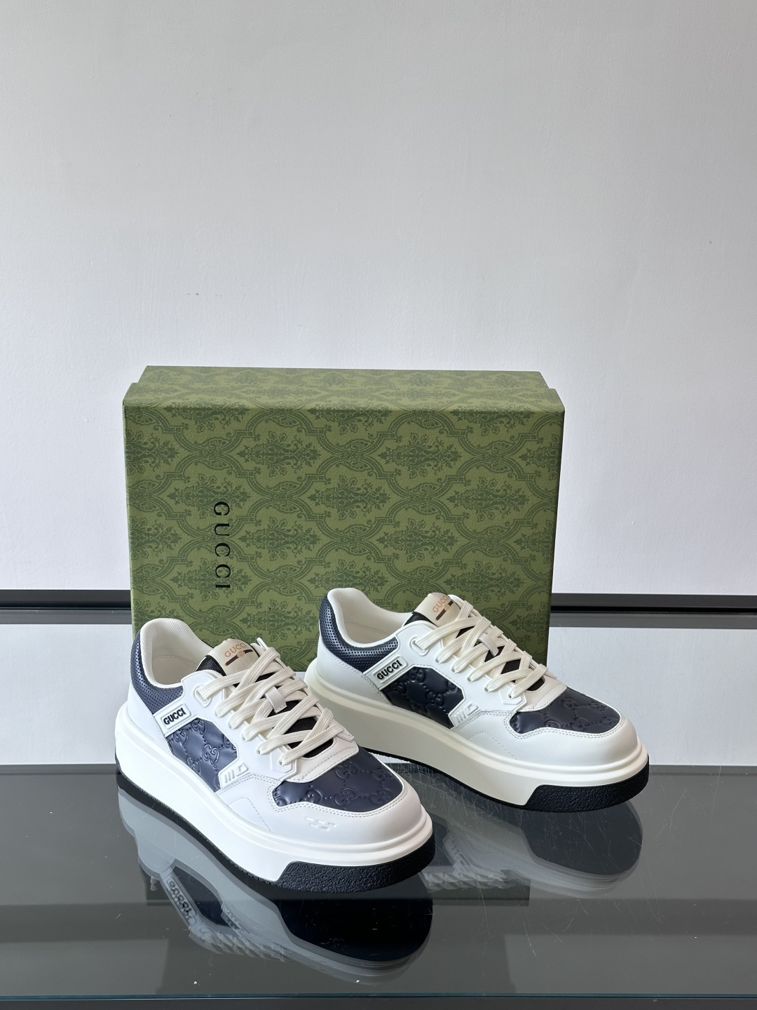 ◾️▫️G家男士GG增高厚底运动鞋，选用进口牛皮拼接原版透气网面打造，简约舒适版，内里头层牛皮，鞋舌装饰