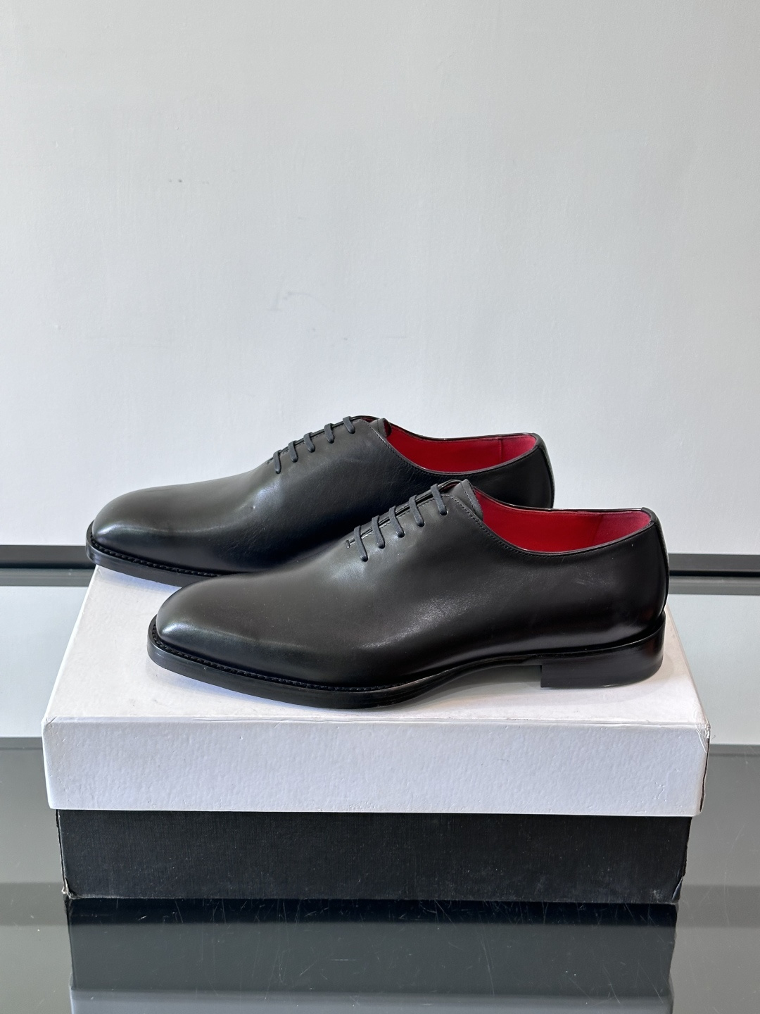 Berluti 2025一片式牛津皮鞋精简通勤全素面一片式牛津鞋，视觉上简洁大气凸气场，给足双脚轻奢舒适