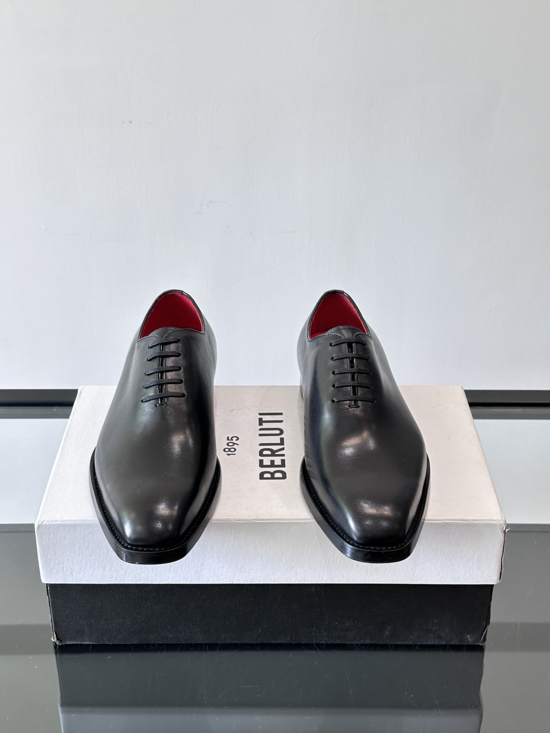 Berluti 2025一片式牛津皮鞋精简通勤全素面一片式牛津鞋，视觉上简洁大气凸气场，给足双脚轻奢舒适