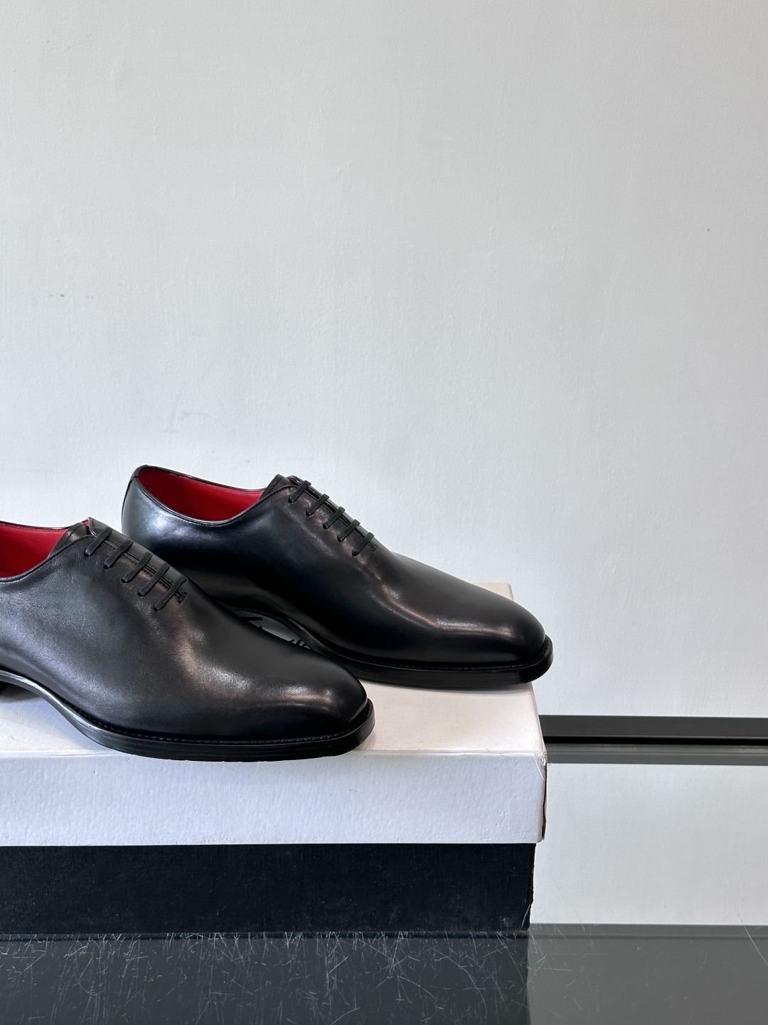 Berluti 2025一片式牛津皮鞋精简通勤全素面一片式牛津鞋，视觉上简洁大气凸气场，给足双脚轻奢舒适