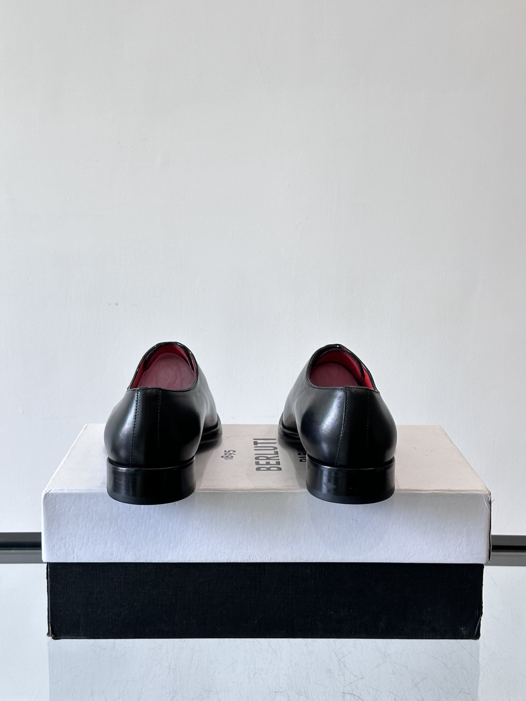 Berluti 2025一片式牛津皮鞋精简通勤全素面一片式牛津鞋，视觉上简洁大气凸气场，给足双脚轻奢舒适