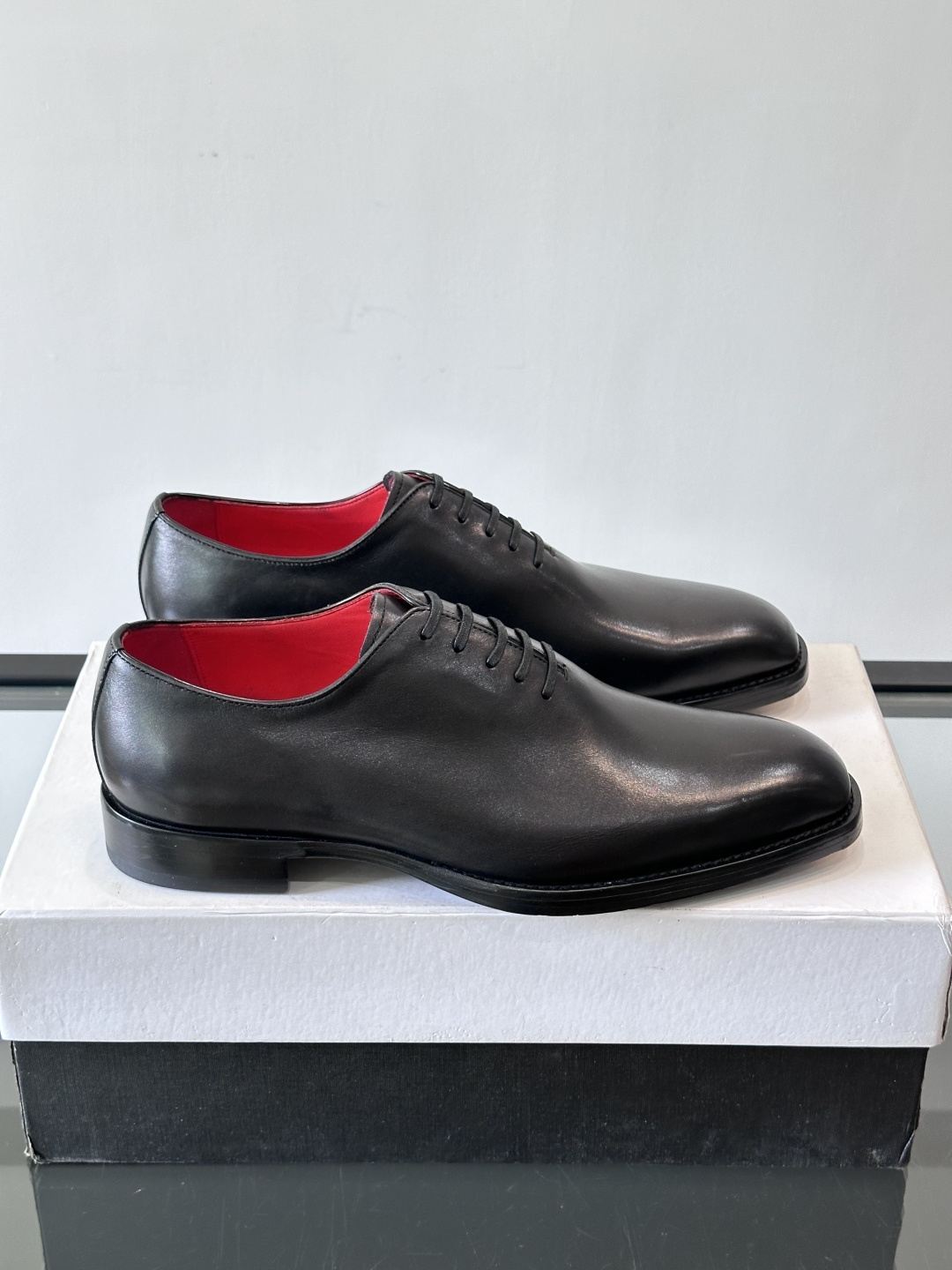 Berluti 2025一片式牛津皮鞋精简通勤全素面一片式牛津鞋，视觉上简洁大气凸气场，给足双脚轻奢舒适