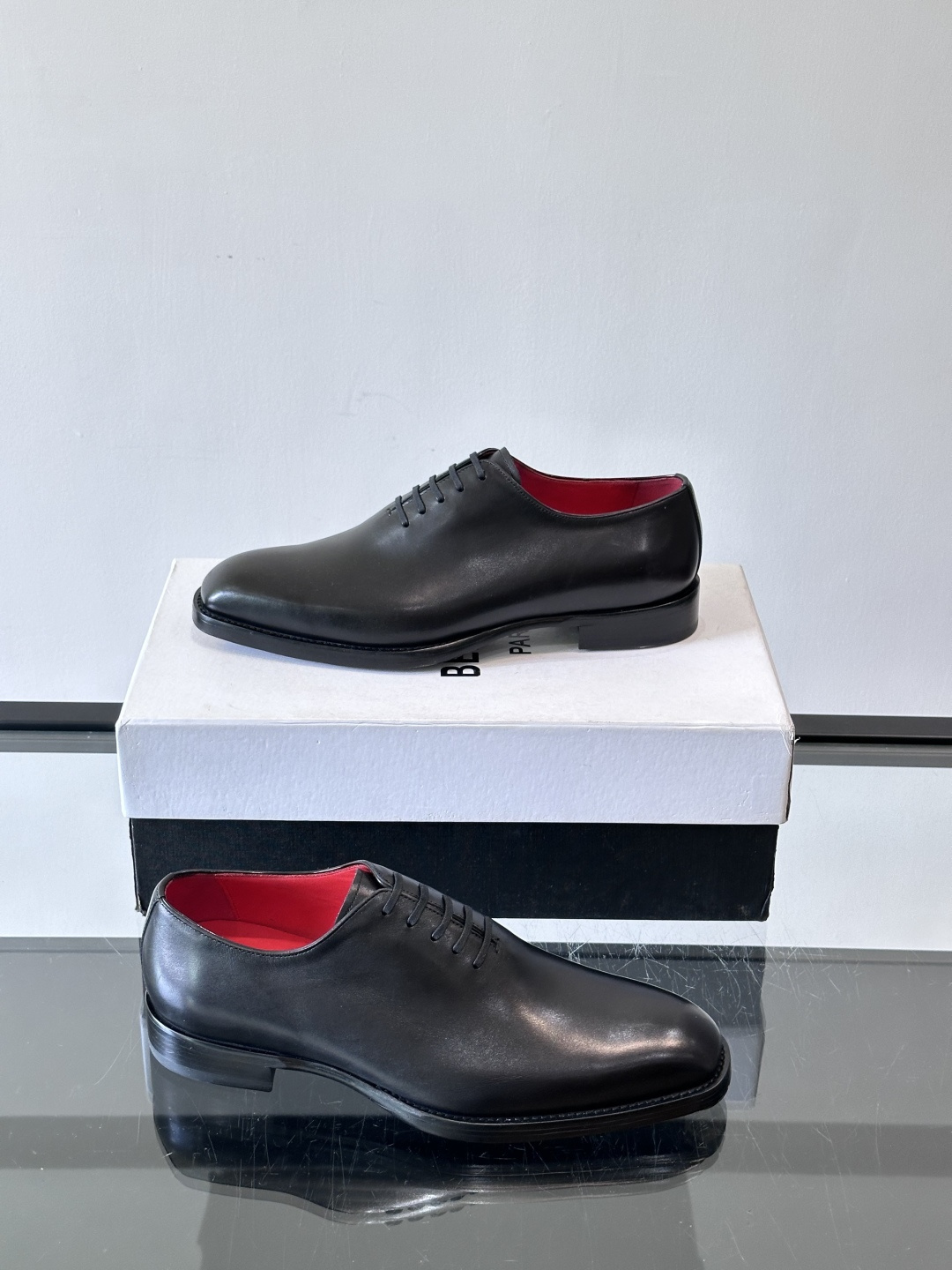 Berluti 2025一片式牛津皮鞋精简通勤全素面一片式牛津鞋，视觉上简洁大气凸气场，给足双脚轻奢舒适