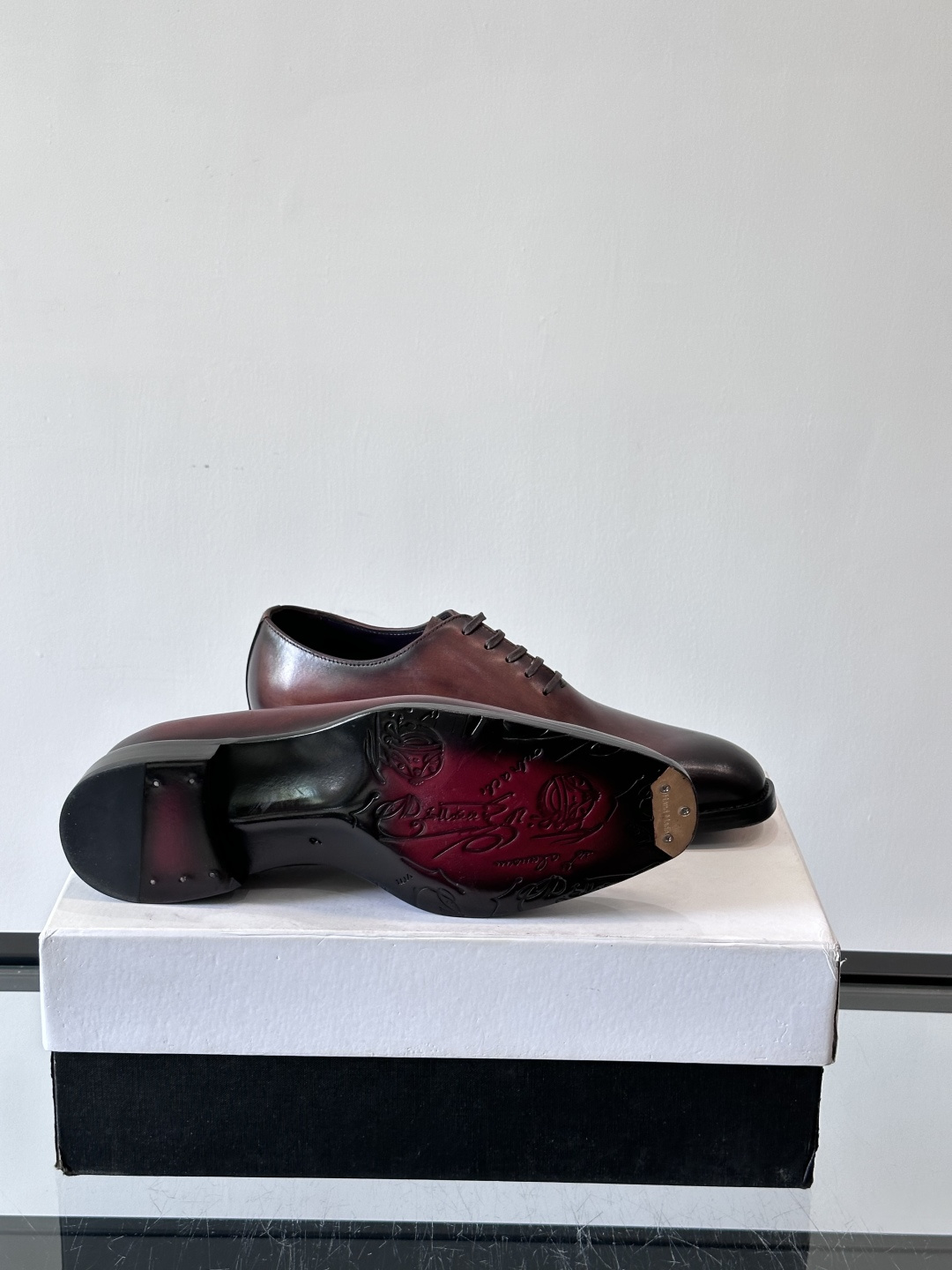 Berluti 2025一片式牛津皮鞋精简通勤全素面一片式牛津鞋，视觉上简洁大气凸气场，给足双脚轻奢舒适