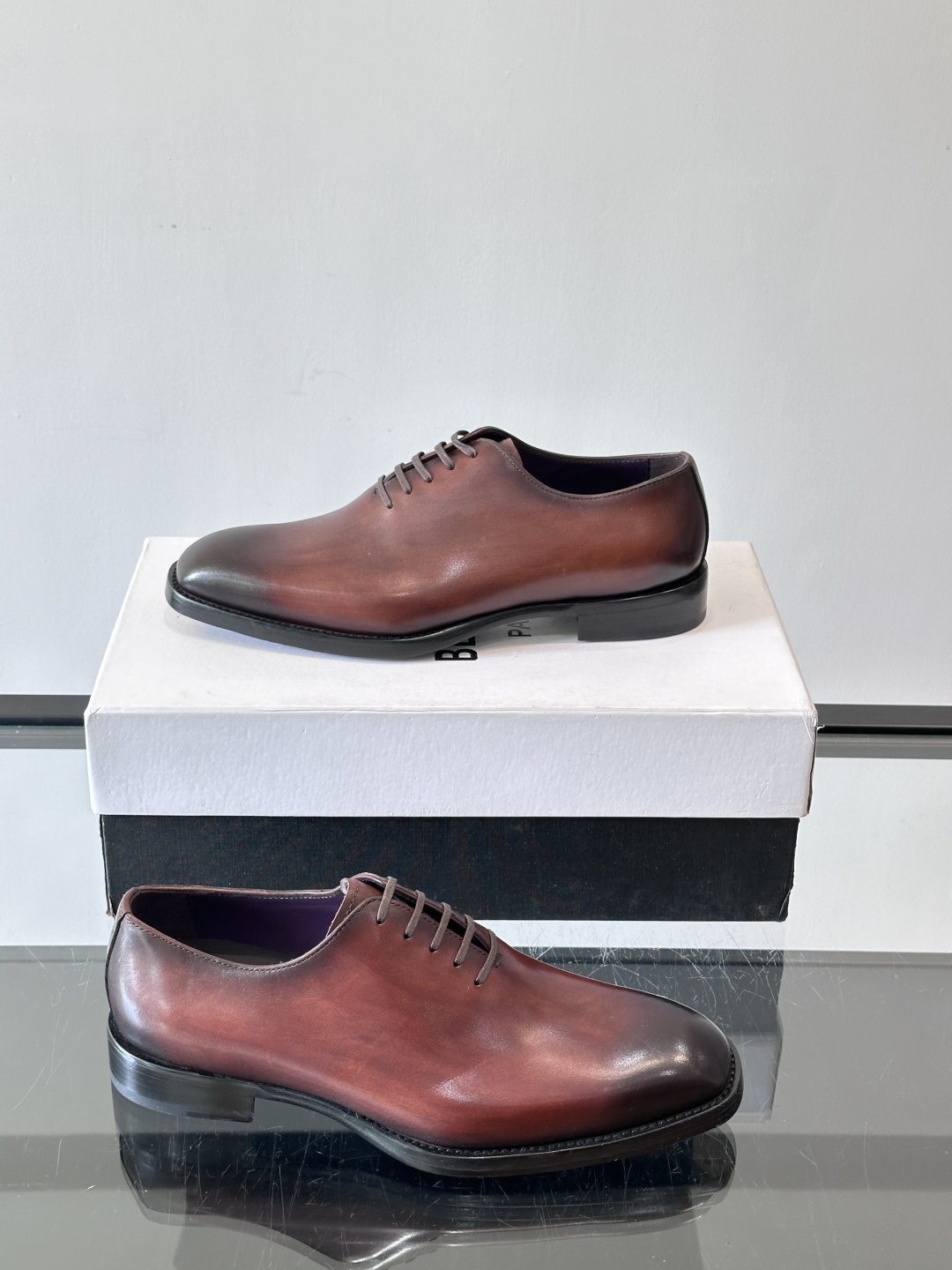Berluti 2025一片式牛津皮鞋精简通勤全素面一片式牛津鞋，视觉上简洁大气凸气场，给足双脚轻奢舒适